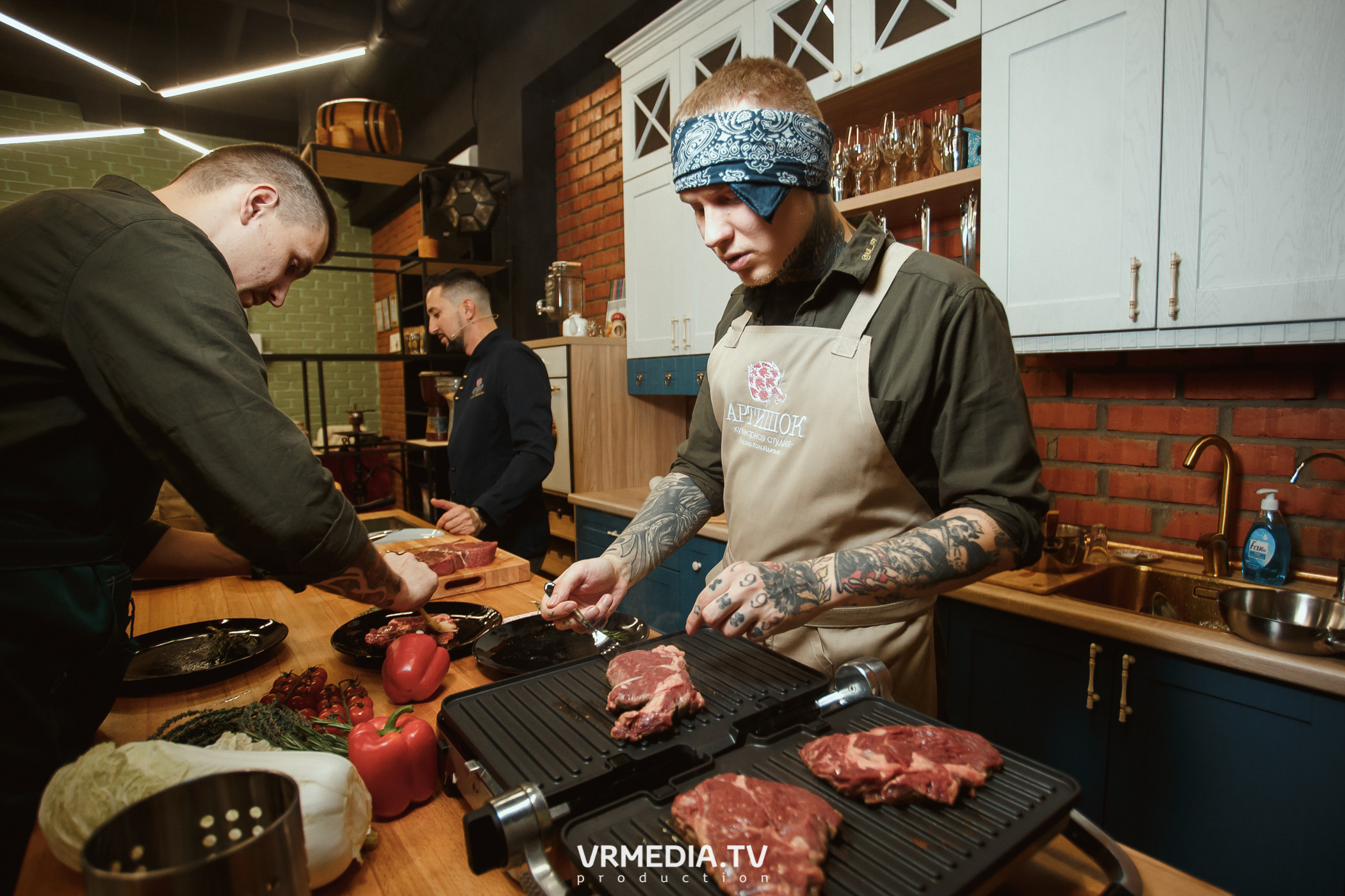 Кулинарная студия «Артишок». Битва столов: Барберы GoodMan — жарят мяс