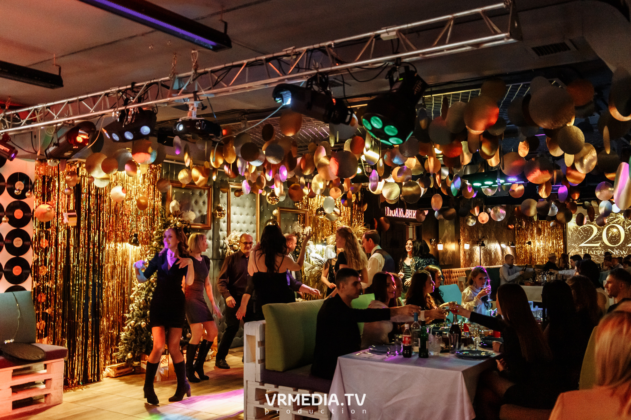 Новогодние корпоративы в караоке «Mimo Not»