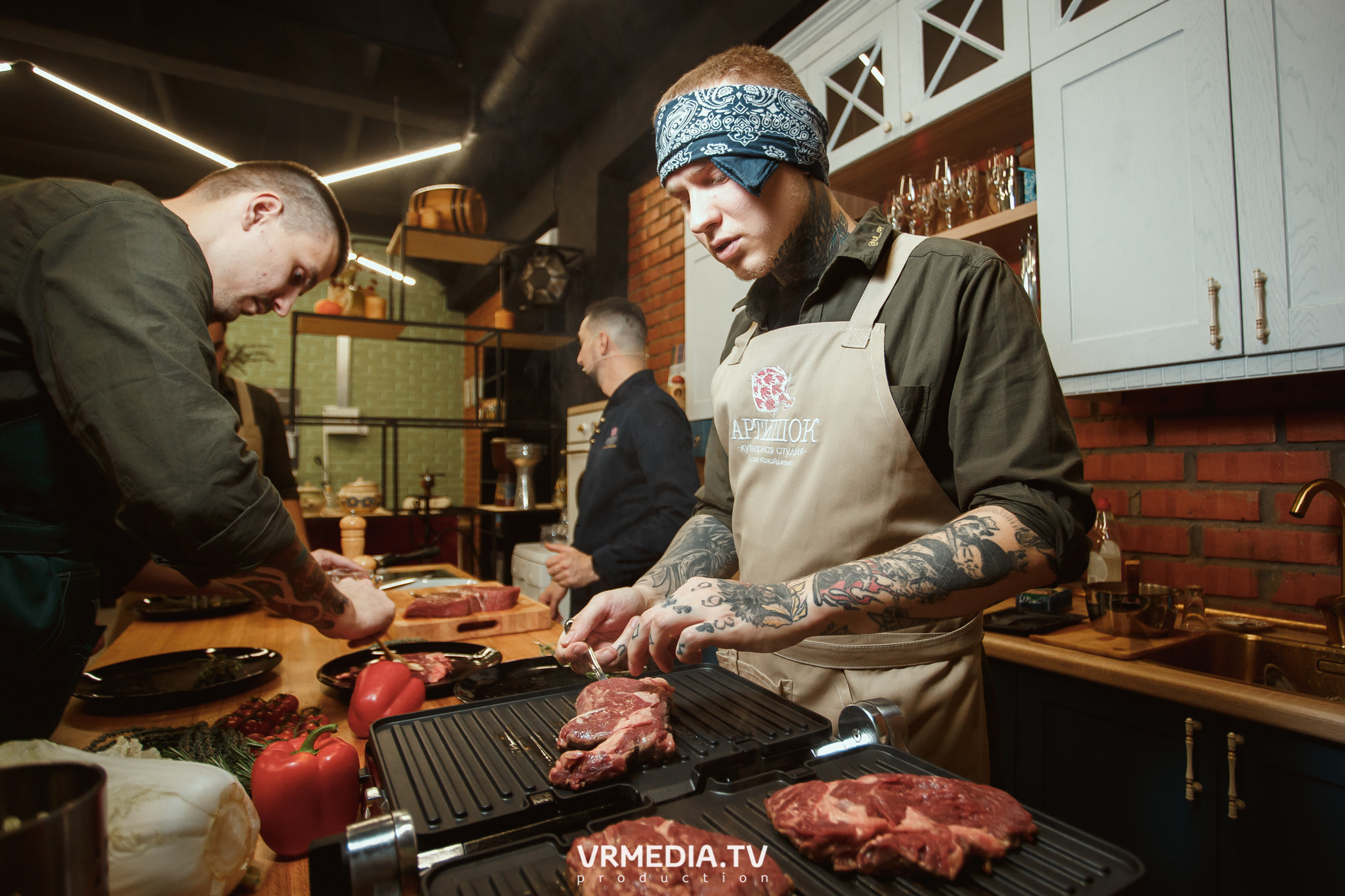 Кулинарная студия «Артишок». Битва столов: Барберы GoodMan — жарят мяс