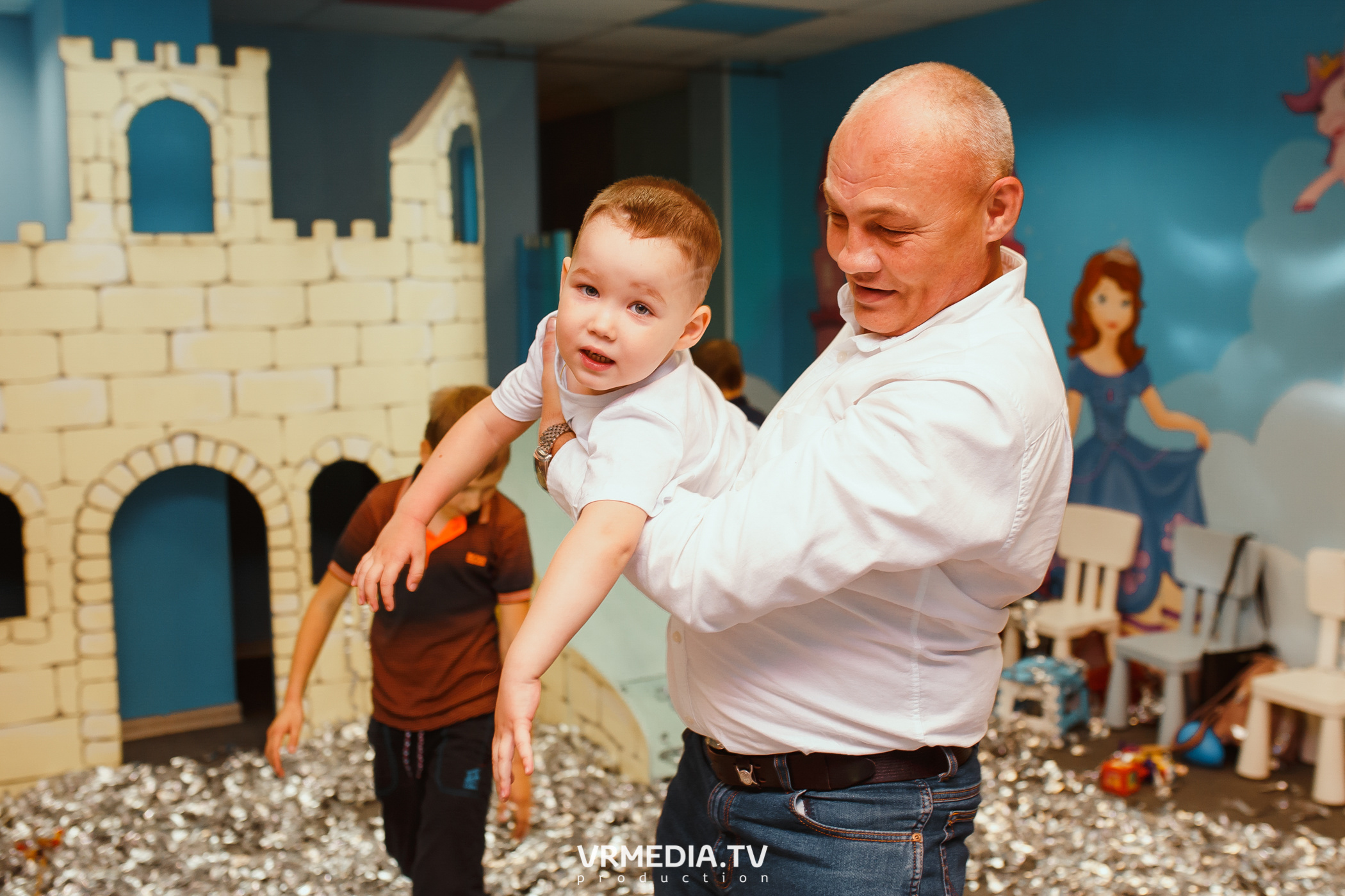 День рождения в «АкунаМатата»