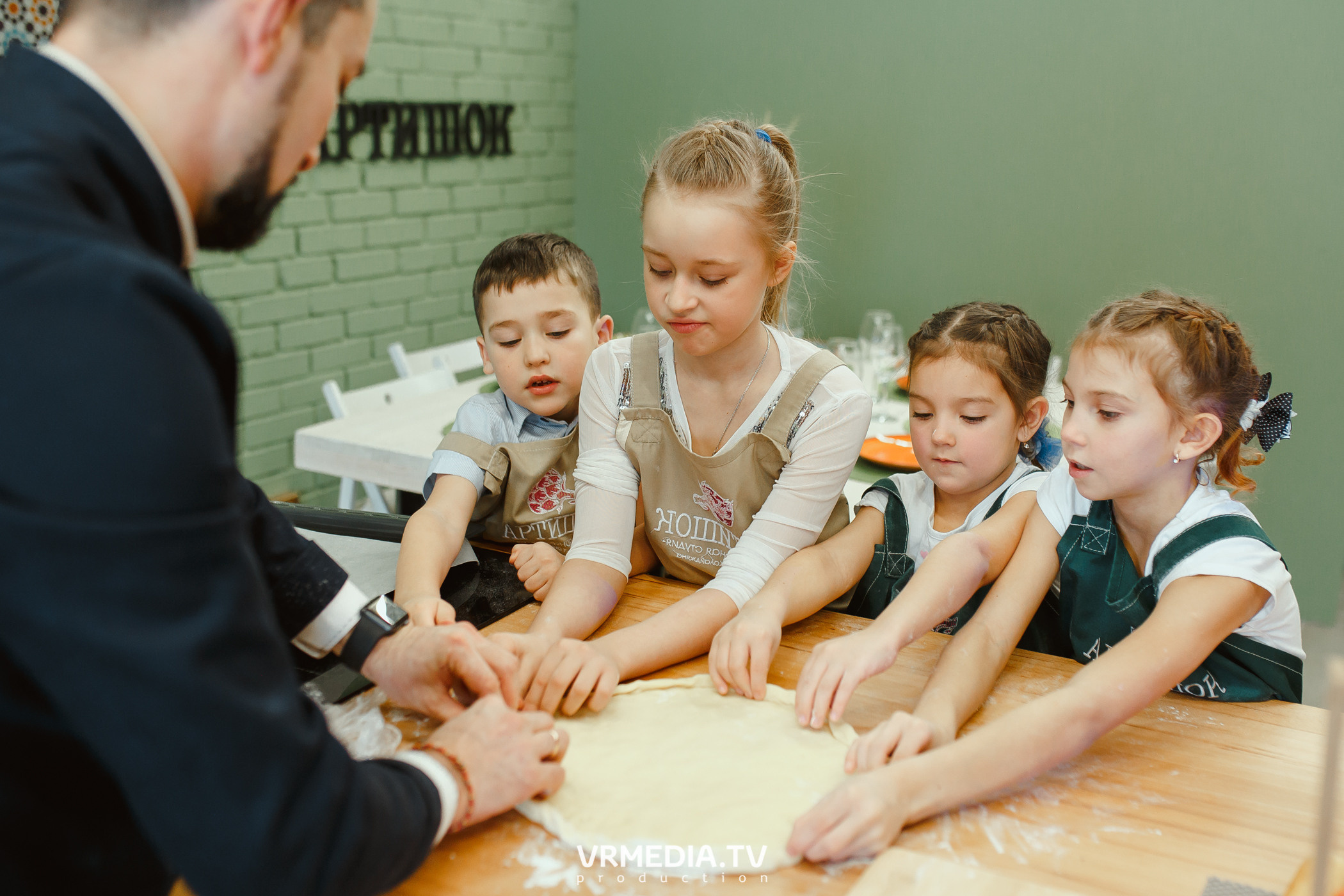 День рождения Лизы Зайцевой в кулинарной студии «Артишок»