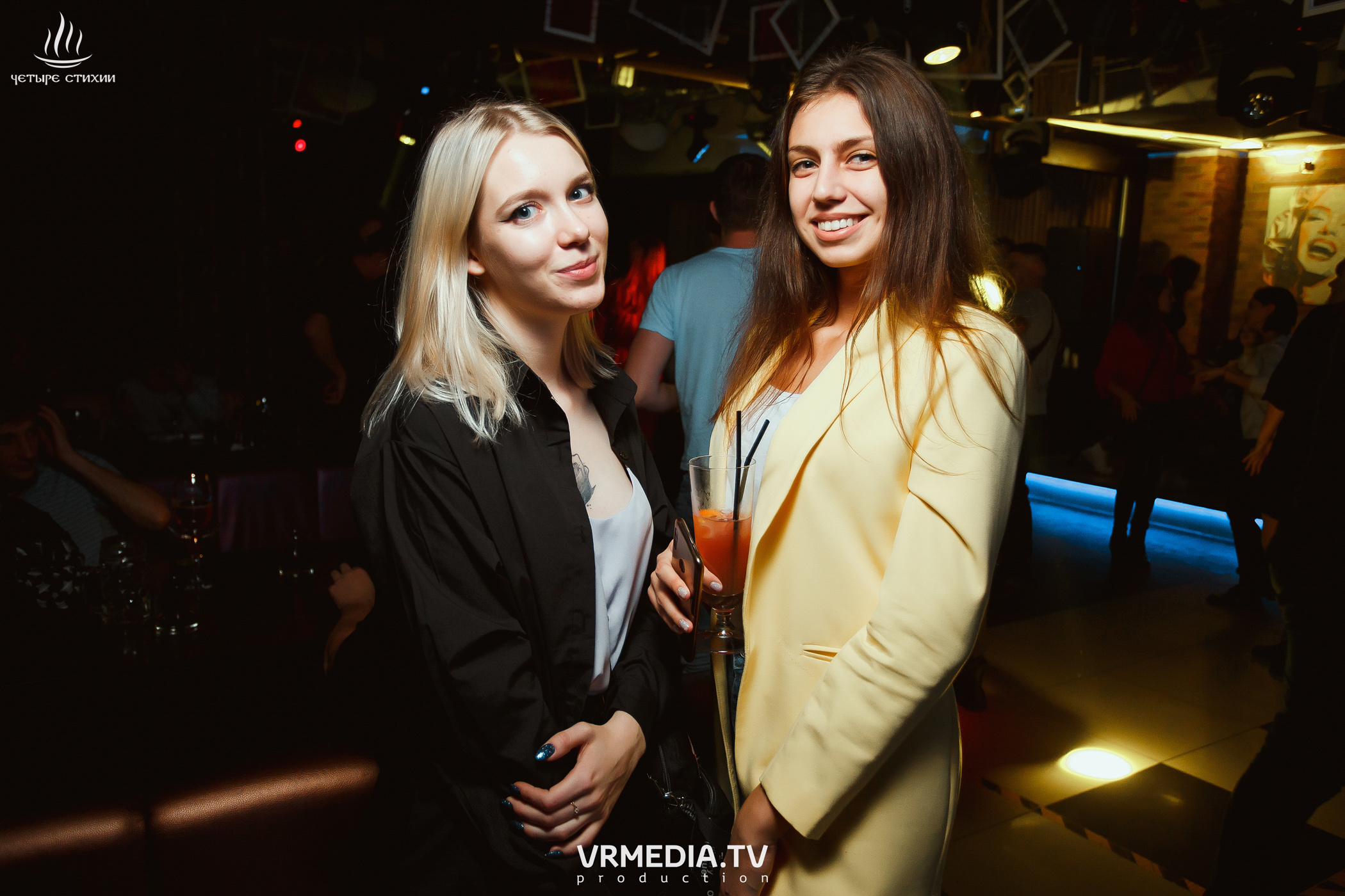 Стихийный HAPPY BIRTHDAY в караоке-баре «Четыре стихии»