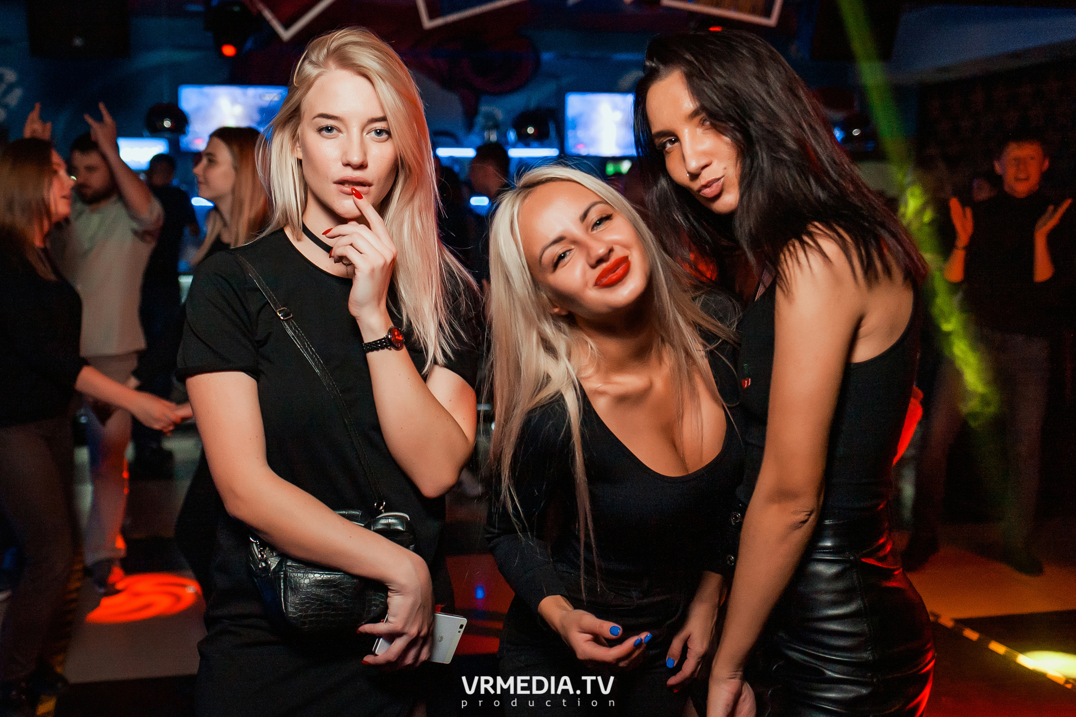 Стихийный HAPPY BIRTHDAY в караоке-баре «Четыре стихии»