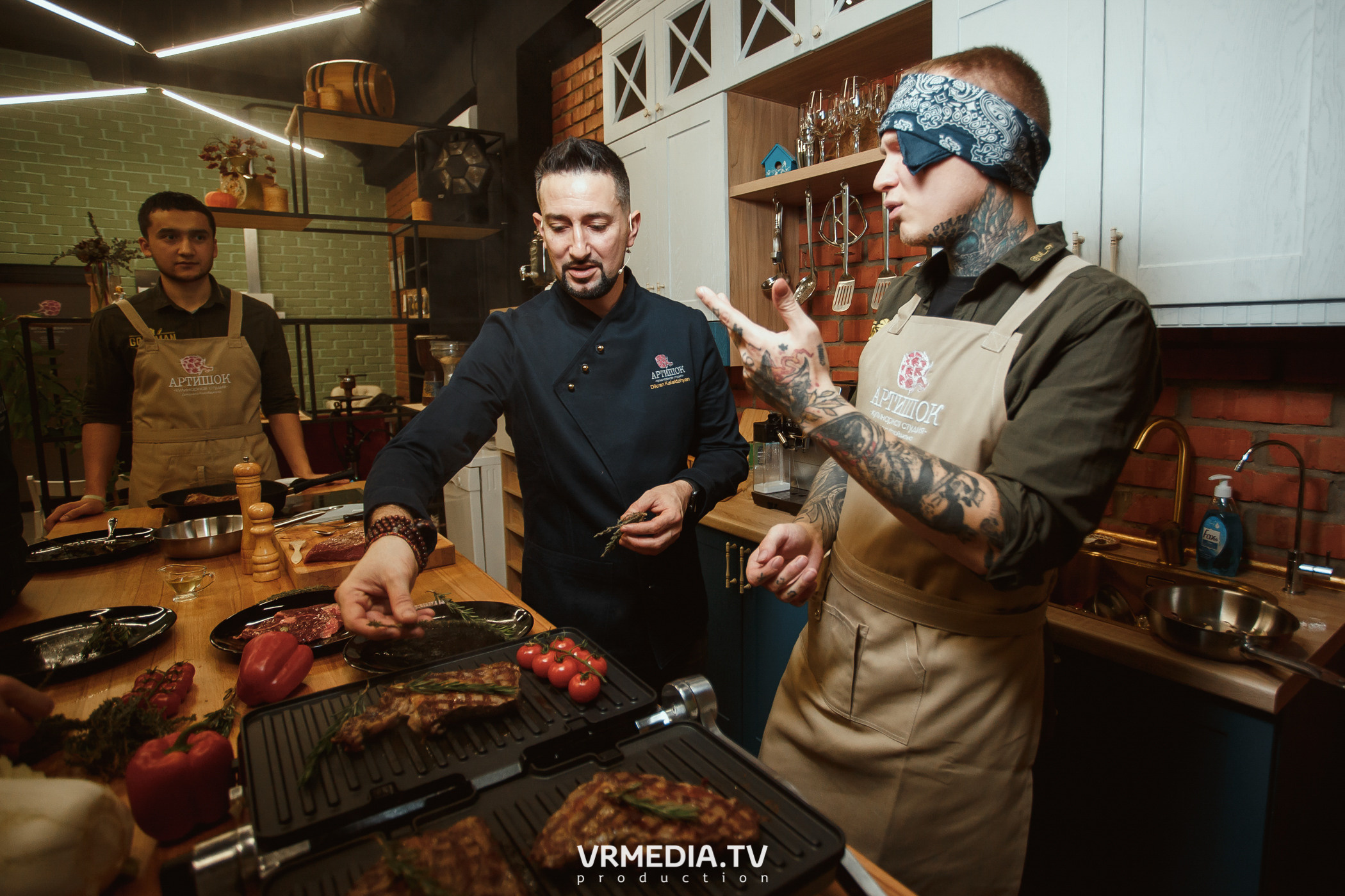 Кулинарная студия «Артишок». Битва столов: Барберы GoodMan — жарят мяс