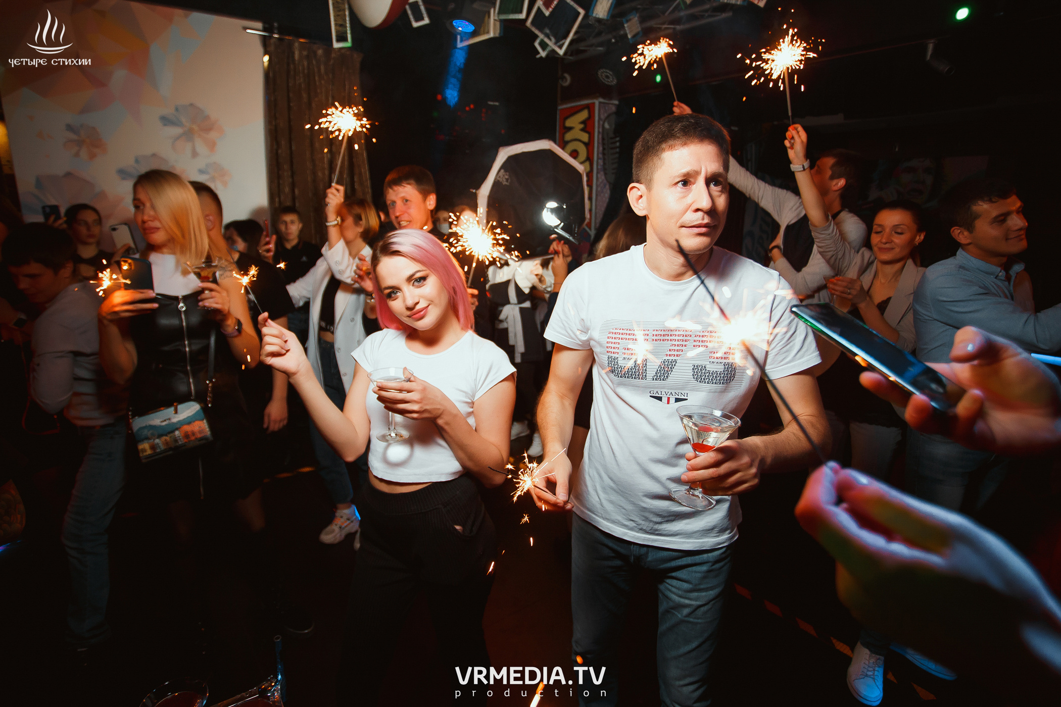 Стихийный HAPPY BIRTHDAY в караоке-баре «Четыре стихии»