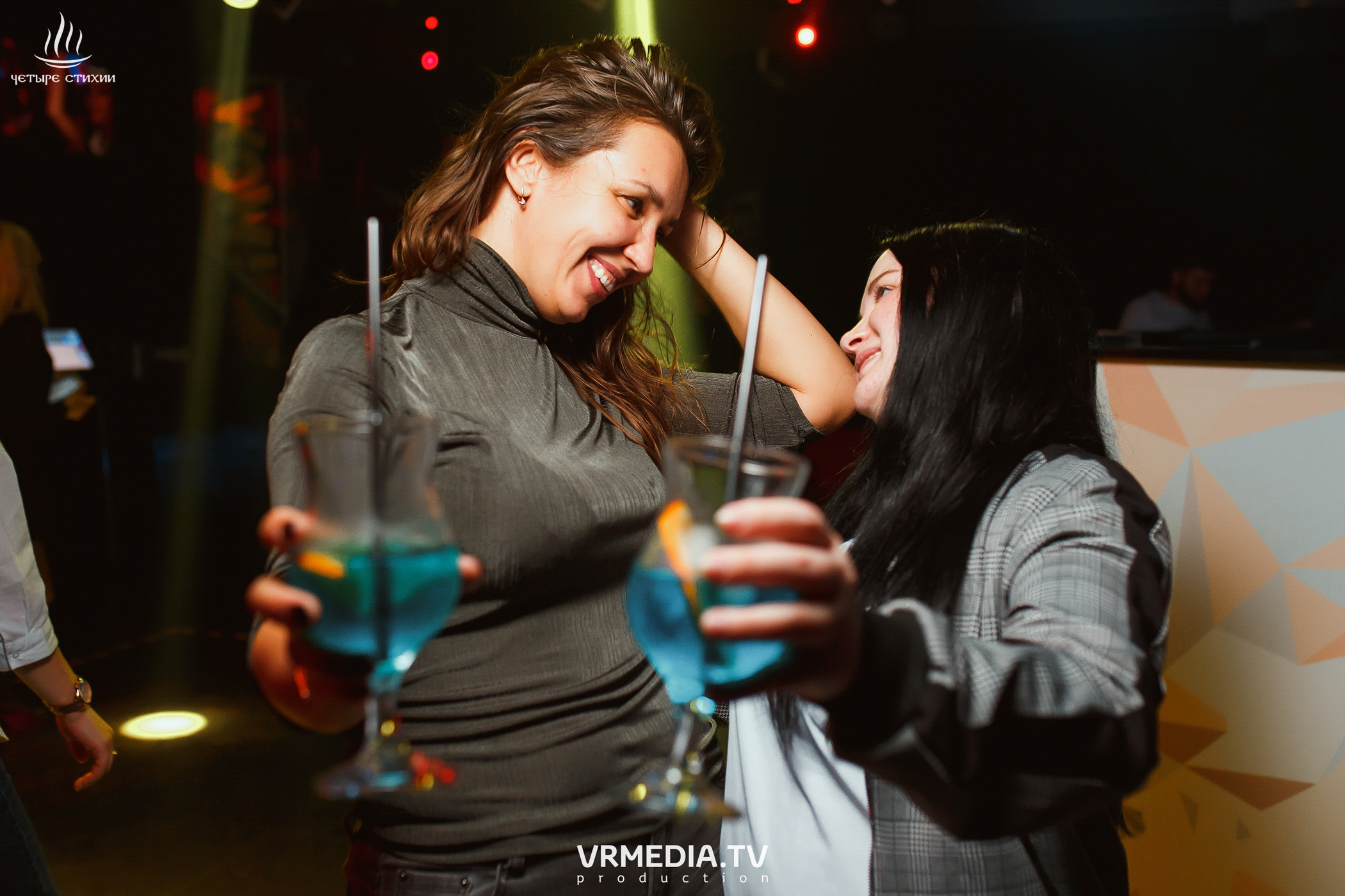 Стихийный HAPPY BIRTHDAY в караоке-баре «Четыре стихии»