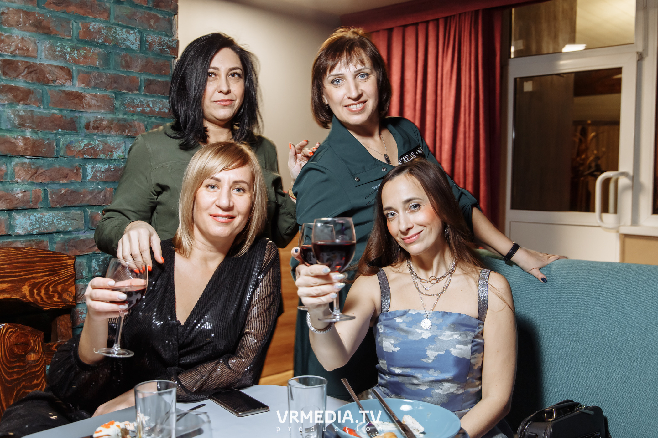 Новогодние корпоративы в караоке «Mimo Not»