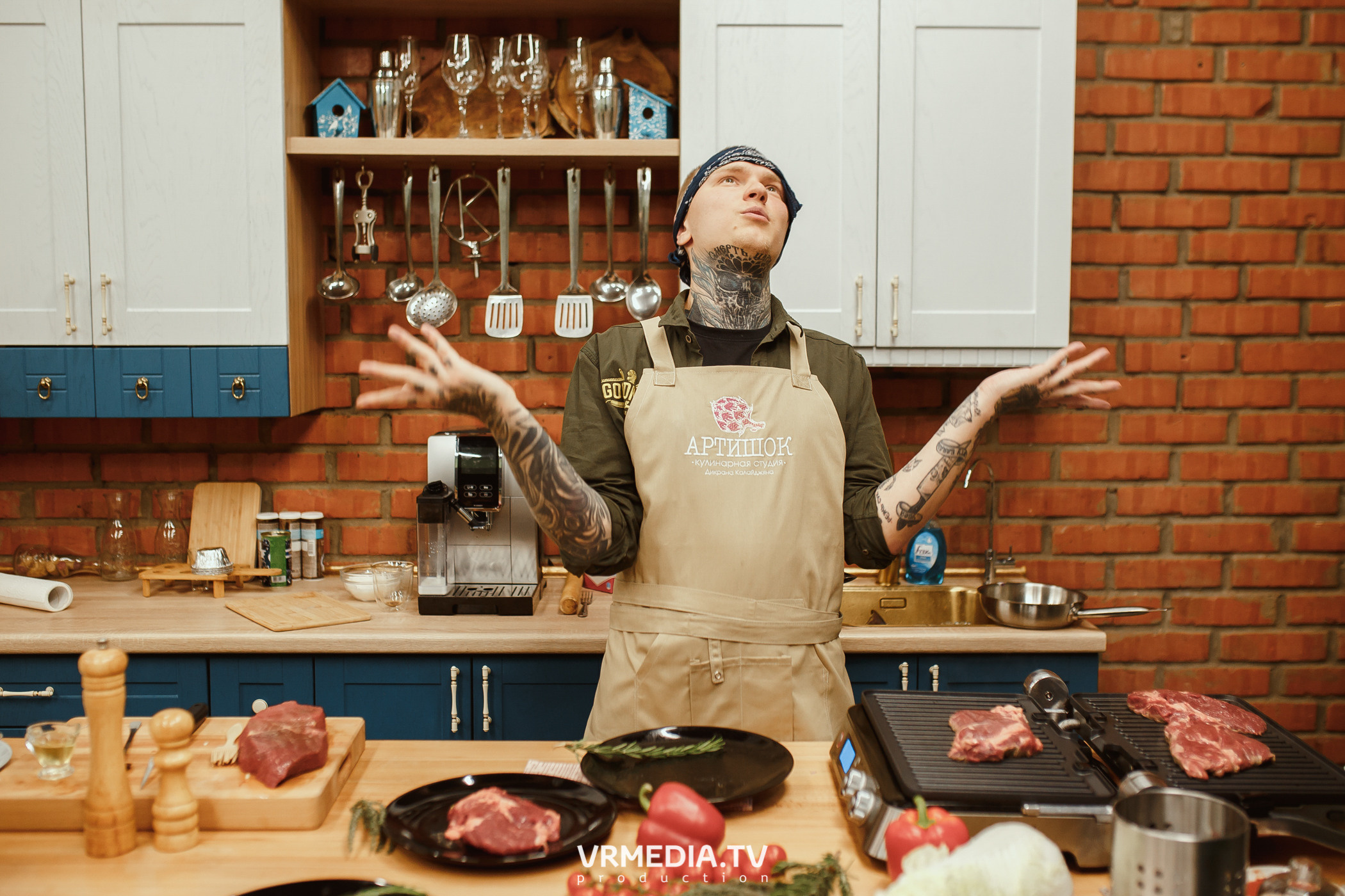 Кулинарная студия «Артишок». Битва столов: Барберы GoodMan — жарят мяс