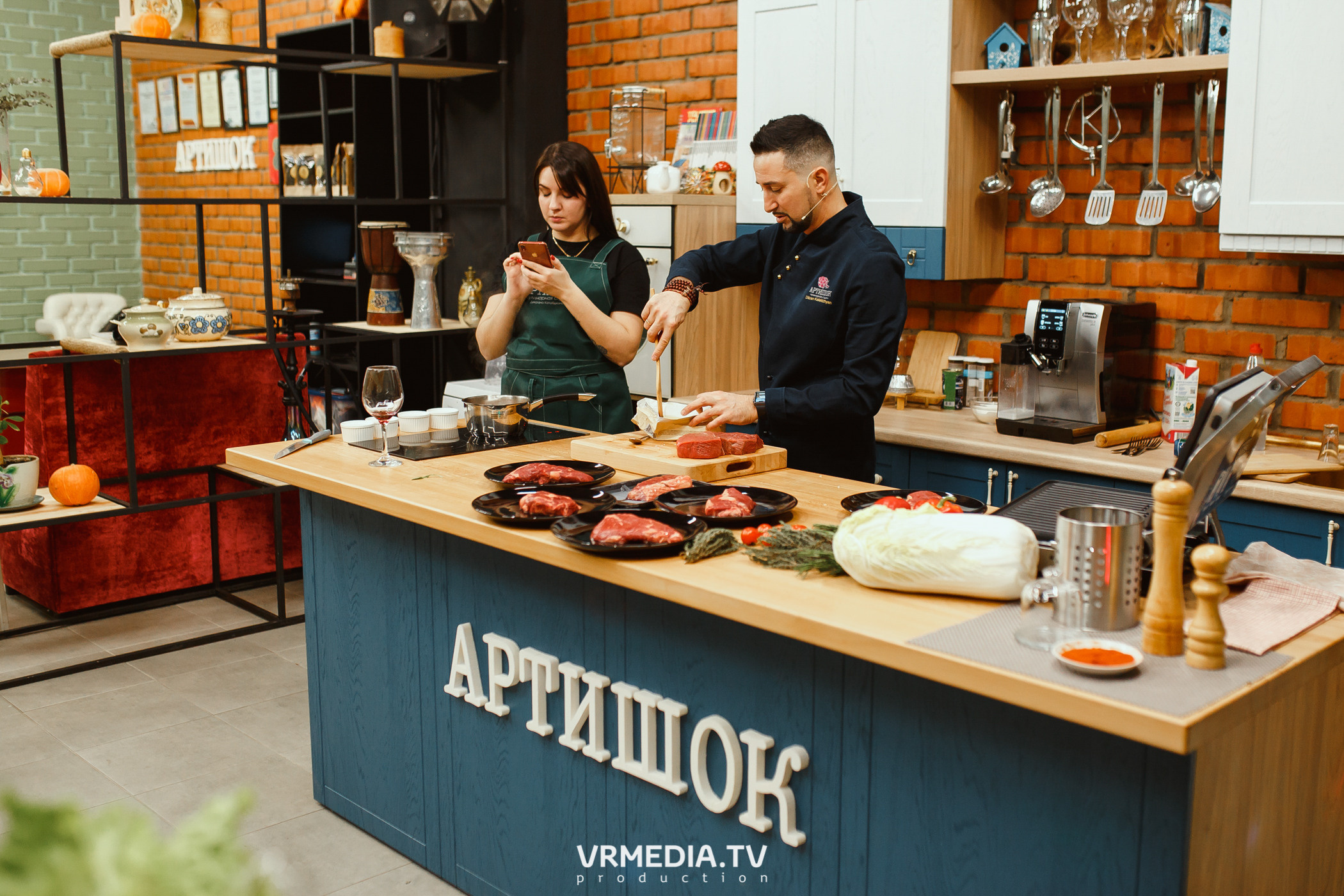 Кулинарная студия «Артишок». Битва столов: Барберы GoodMan — жарят мяс