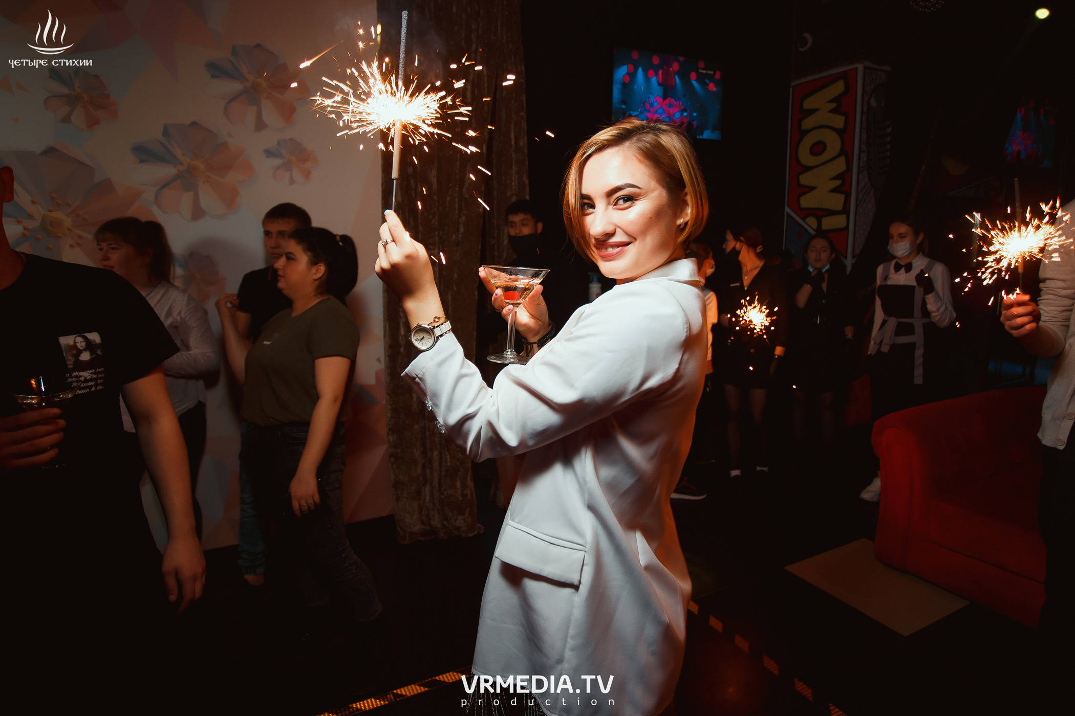 Стихийный HAPPY BIRTHDAY в караоке-баре «Четыре стихии»