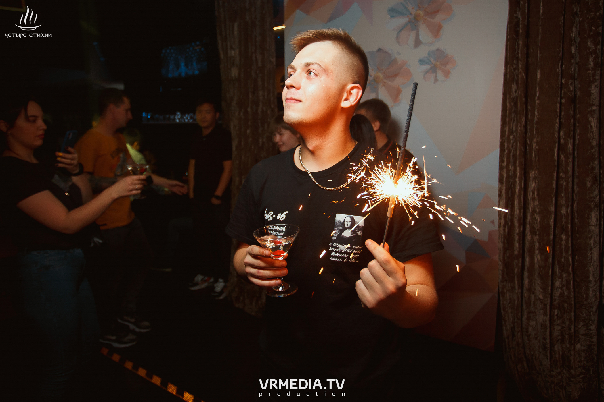 Стихийный HAPPY BIRTHDAY в караоке-баре «Четыре стихии»