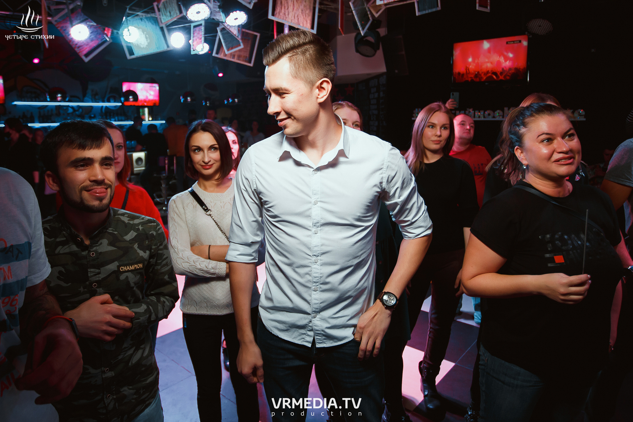 Стихийный HAPPY BIRTHDAY в караоке-баре «Четыре стихии»