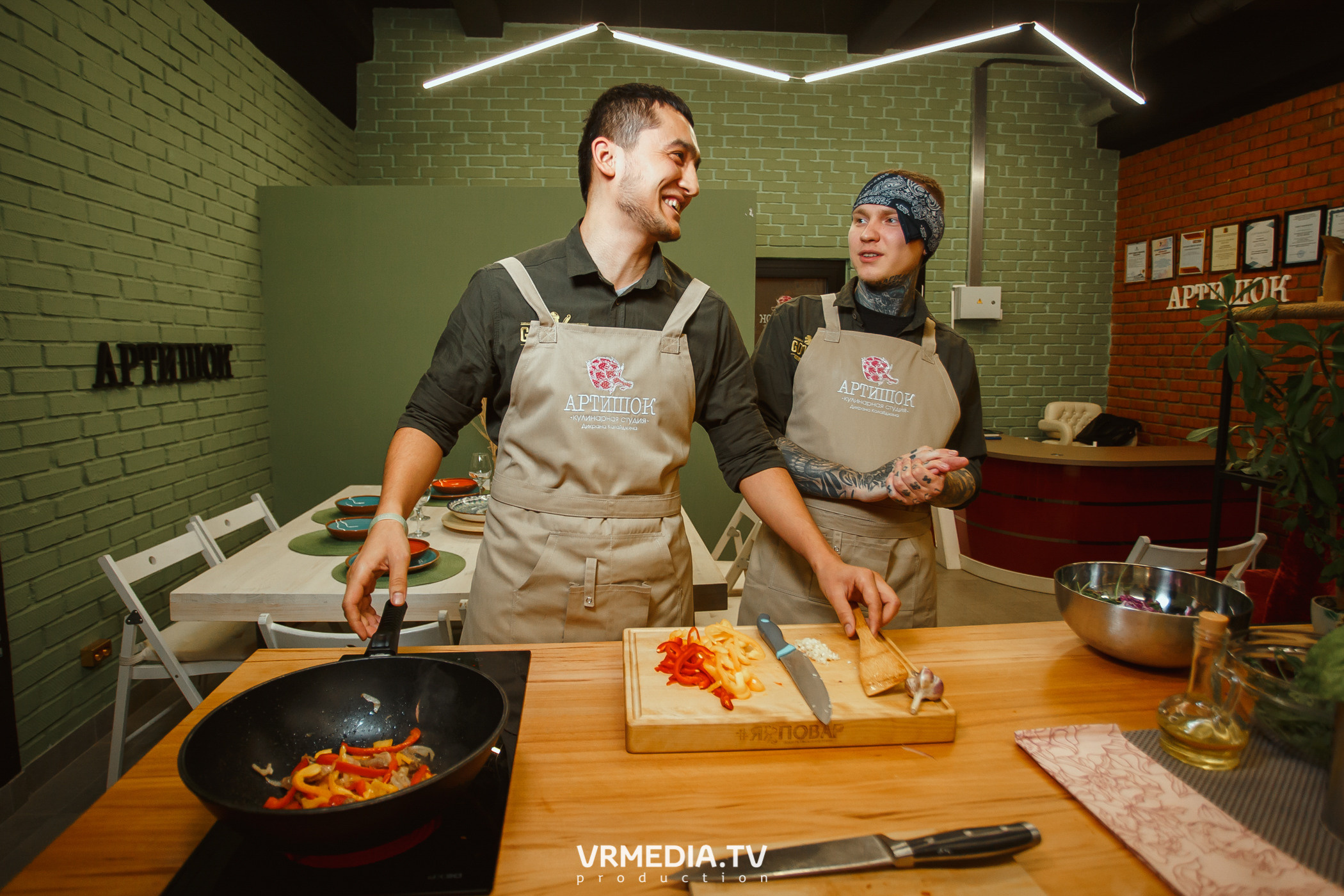 Кулинарная студия «Артишок». Битва столов: Барберы GoodMan — жарят мяс