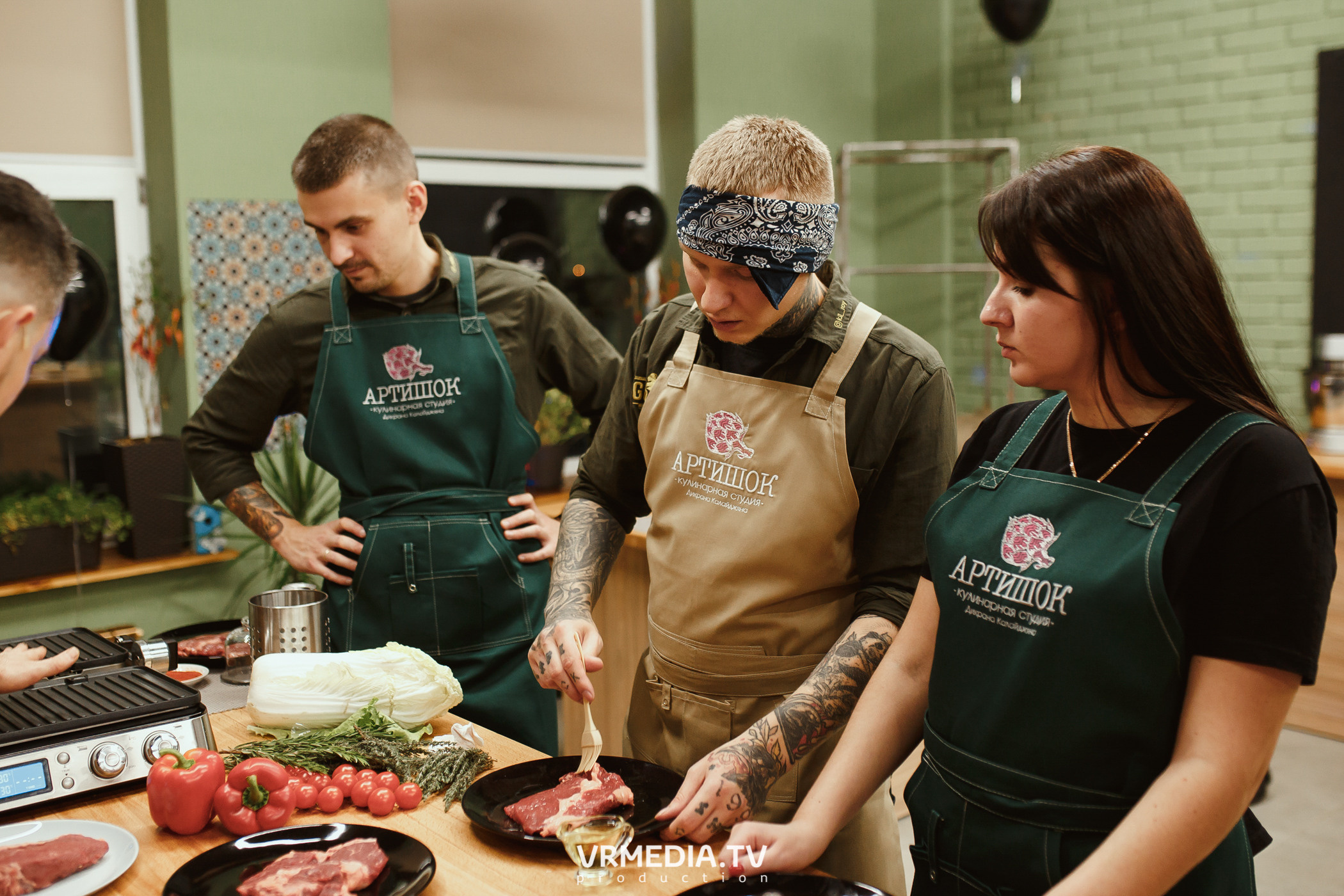 Кулинарная студия «Артишок». Битва столов: Барберы GoodMan — жарят мяс