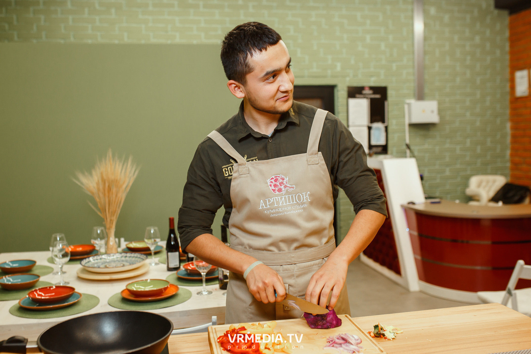 Кулинарная студия «Артишок». Битва столов: Барберы GoodMan — жарят мяс