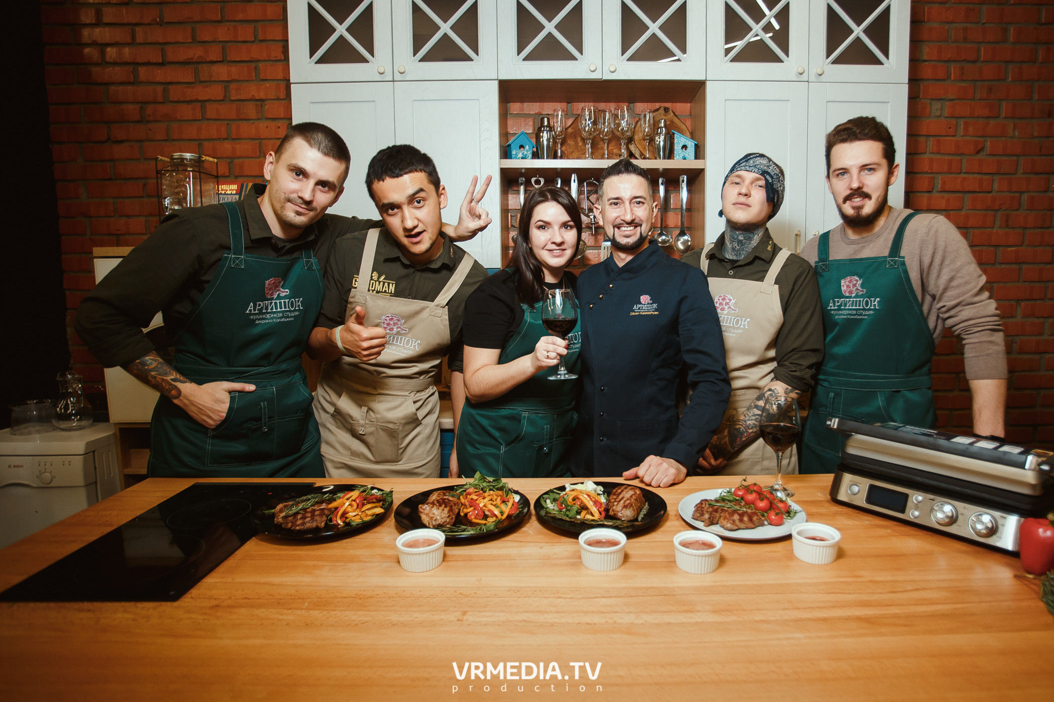 Кулинарная студия «Артишок». Битва столов: Барберы GoodMan — жарят мяс