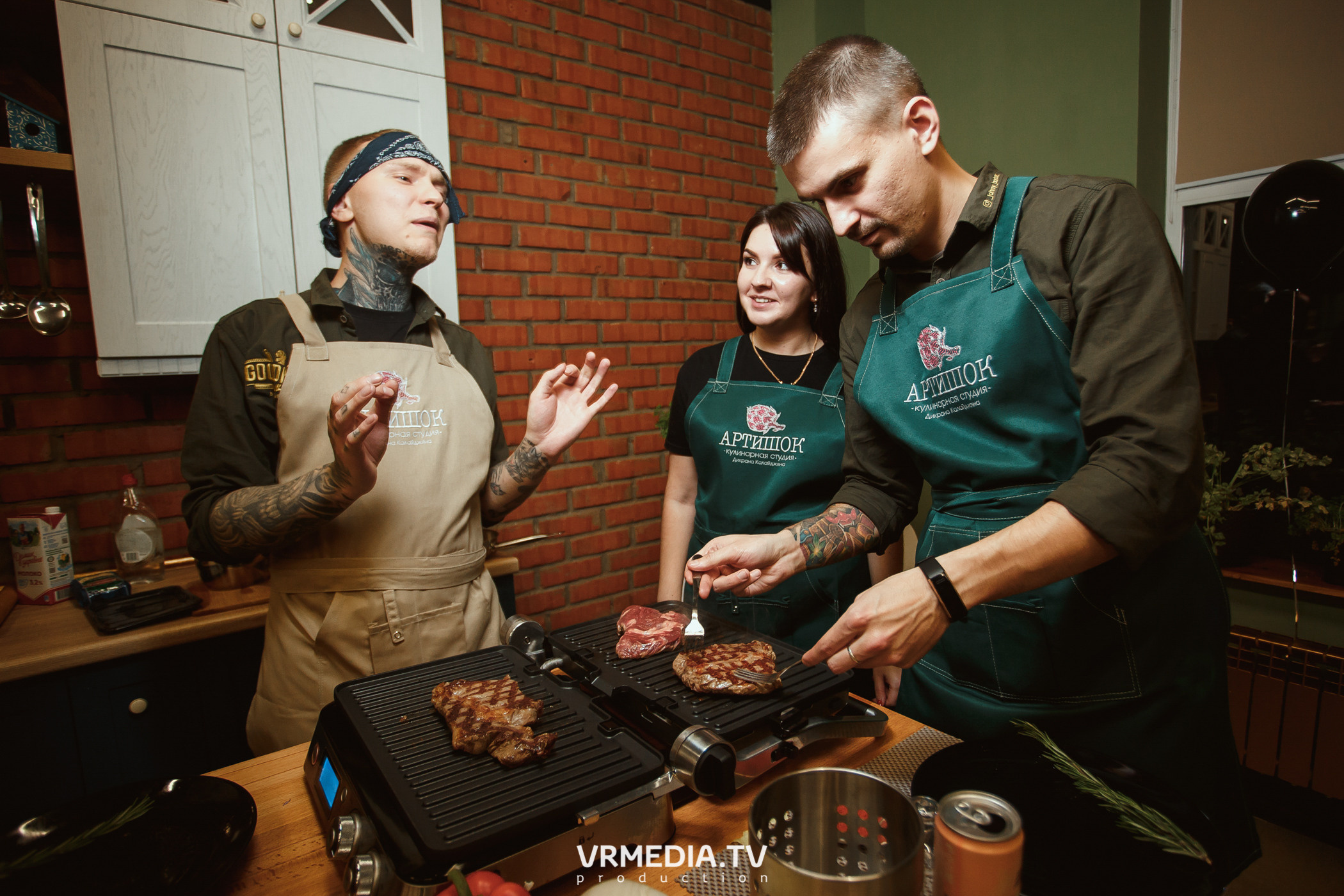 Кулинарная студия «Артишок». Битва столов: Барберы GoodMan — жарят мяс