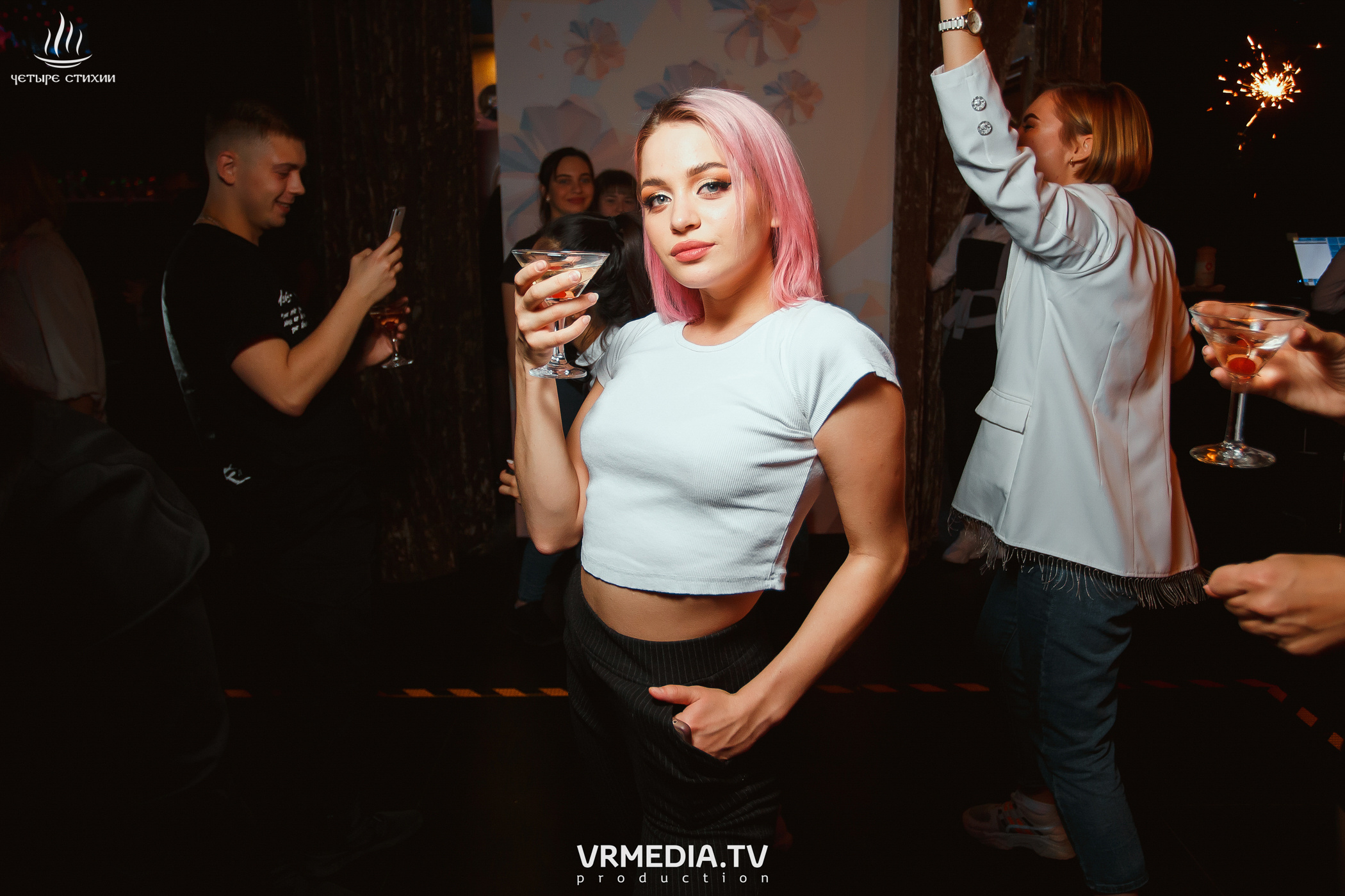 Стихийный HAPPY BIRTHDAY в караоке-баре «Четыре стихии»