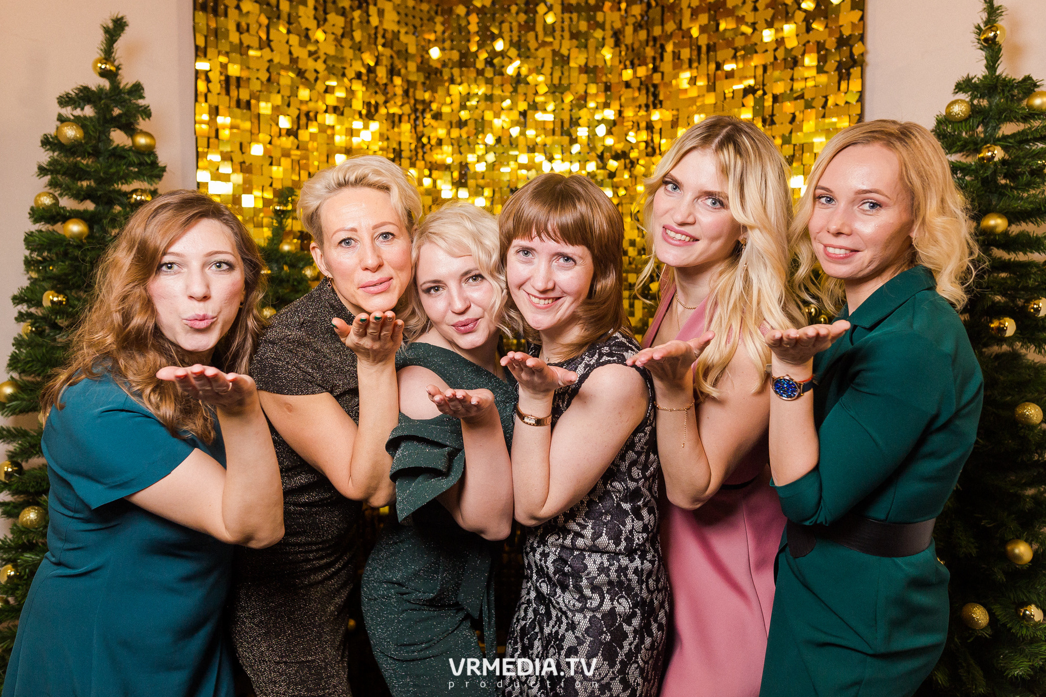 Новогодние корпоративы в караоке «Mimo Not»