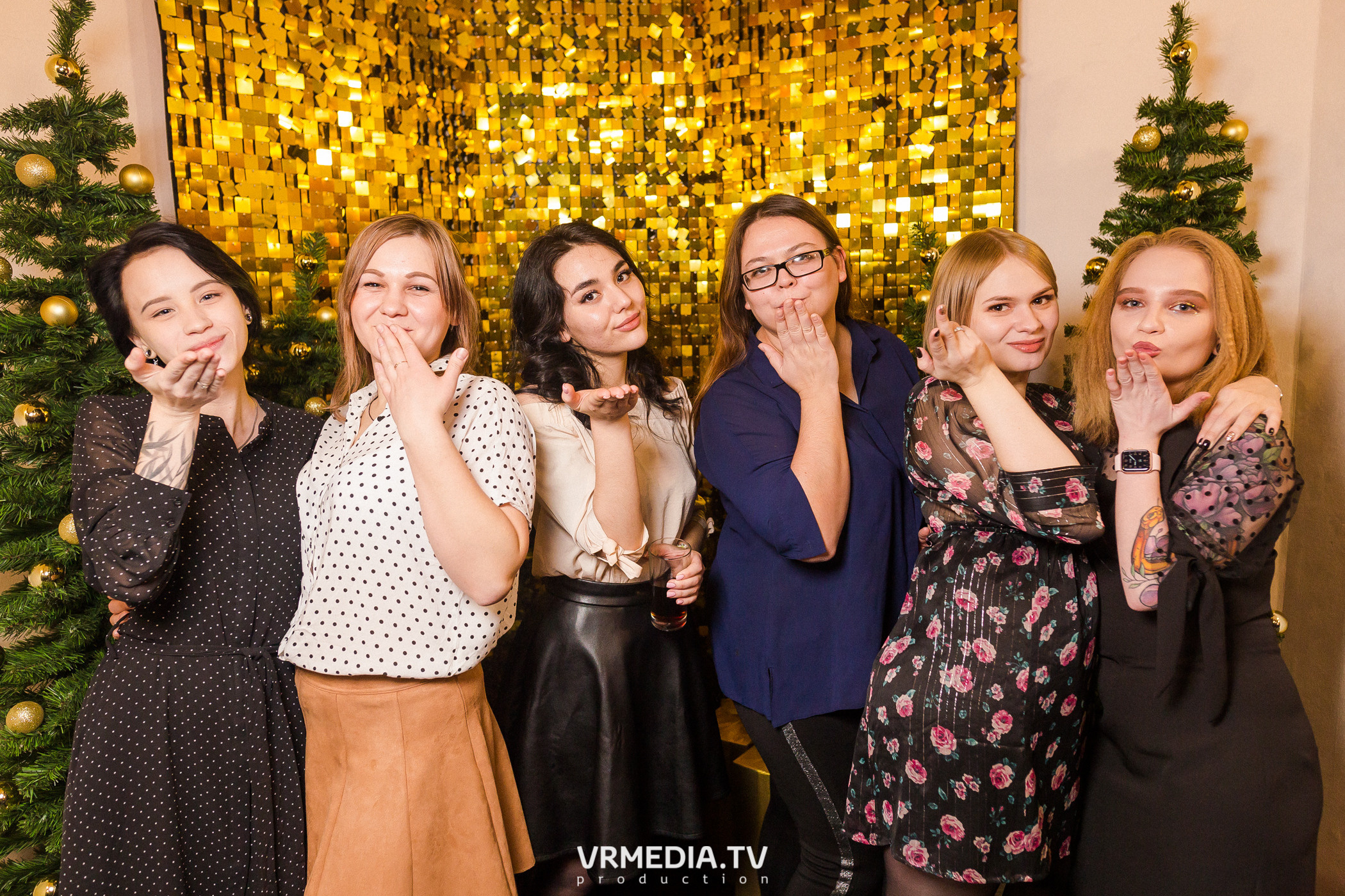 Новогодние корпоративы в караоке «Mimo Not»