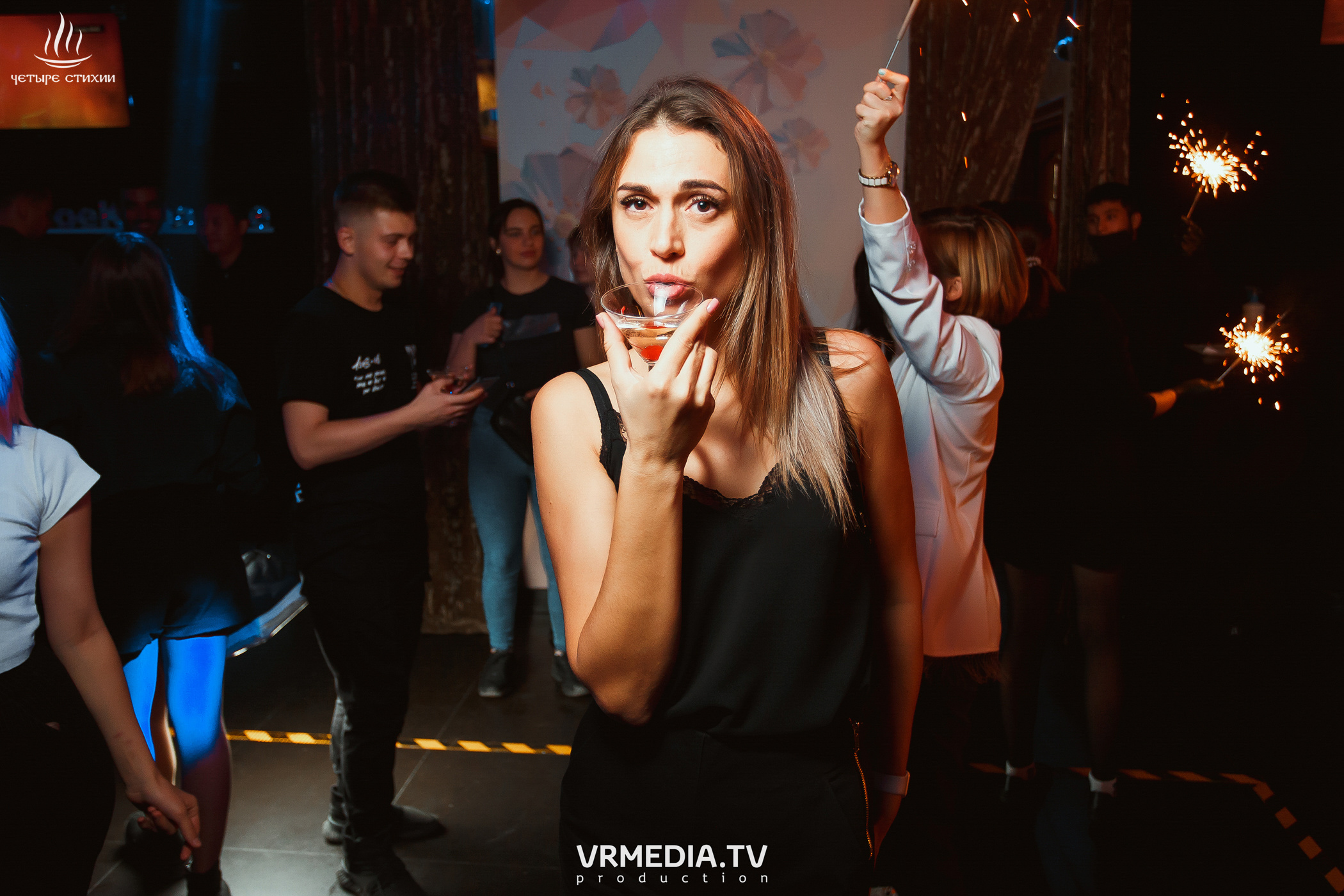 Стихийный HAPPY BIRTHDAY в караоке-баре «Четыре стихии»