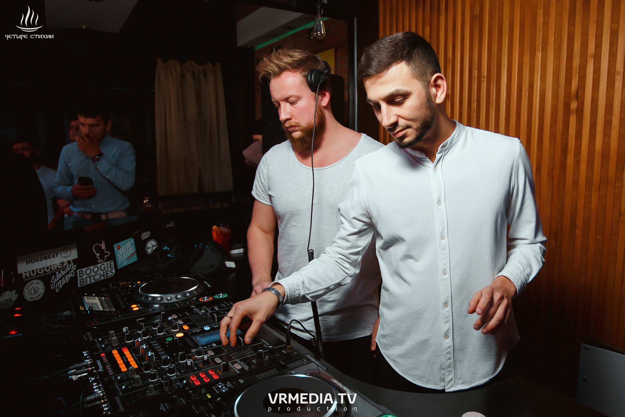 Стихийный HAPPY BIRTHDAY в караоке-баре «Четыре стихии»