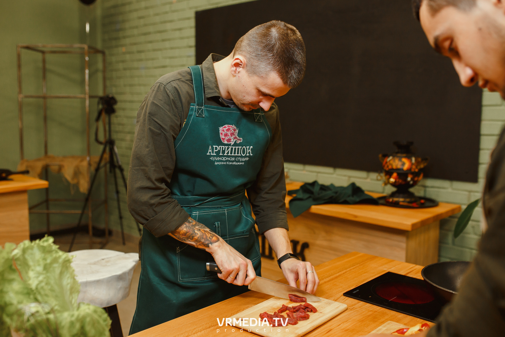 Кулинарная студия «Артишок». Битва столов: Барберы GoodMan — жарят мяс