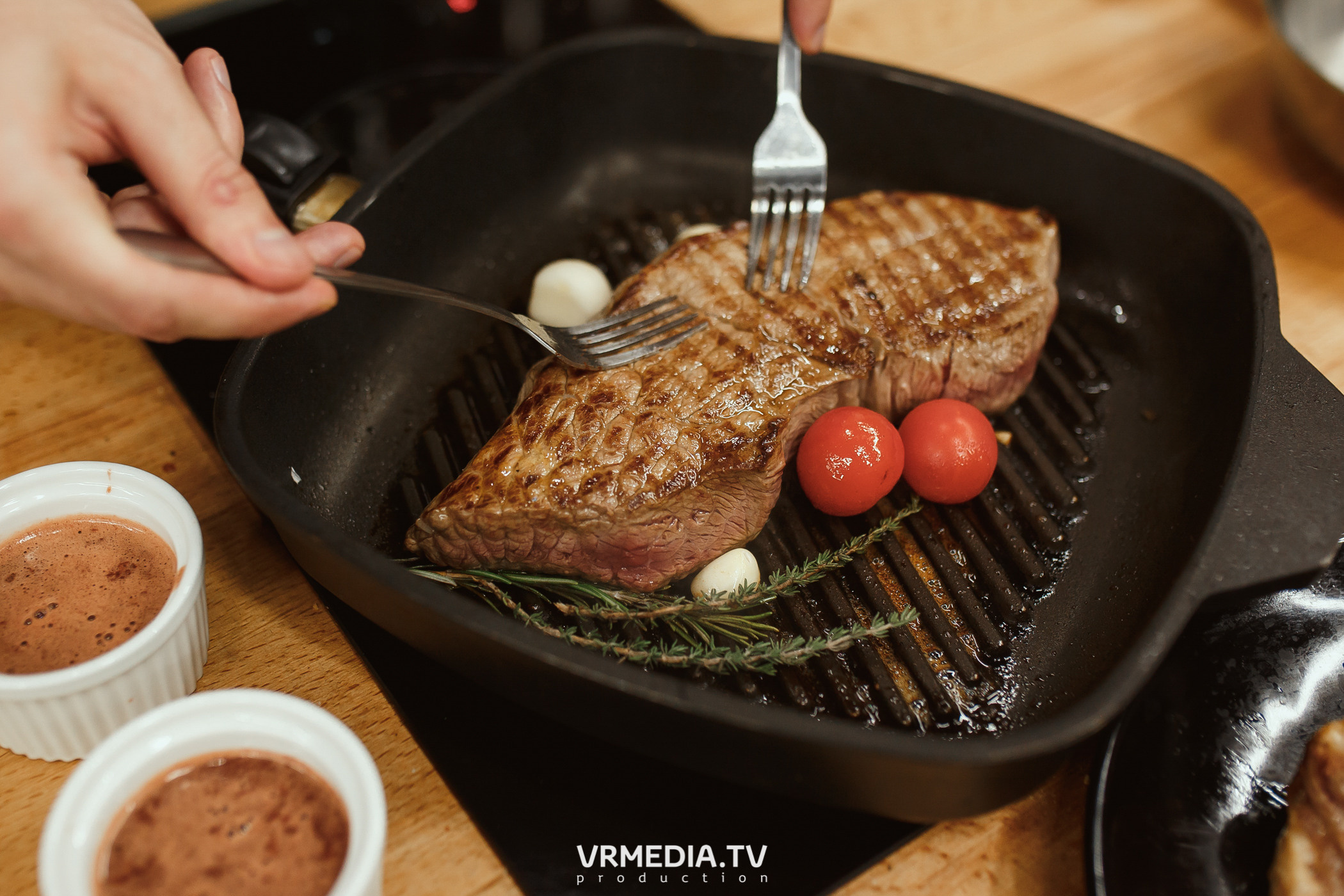 Кулинарная студия «Артишок». Битва столов: Барберы GoodMan — жарят мяс