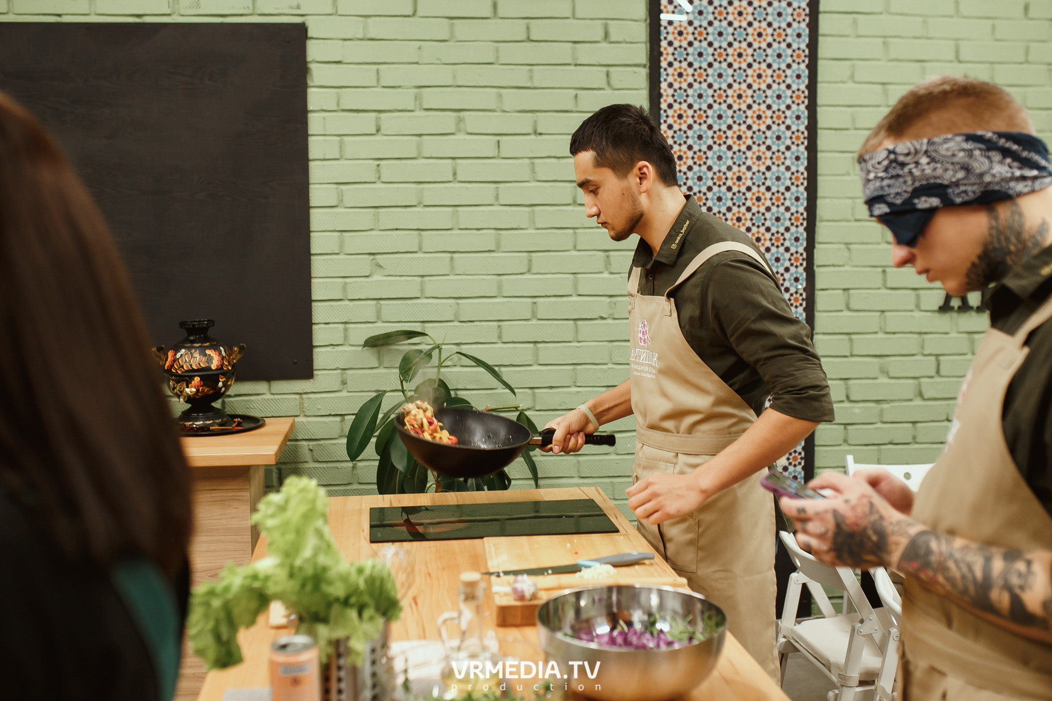 Кулинарная студия «Артишок». Битва столов: Барберы GoodMan — жарят мяс