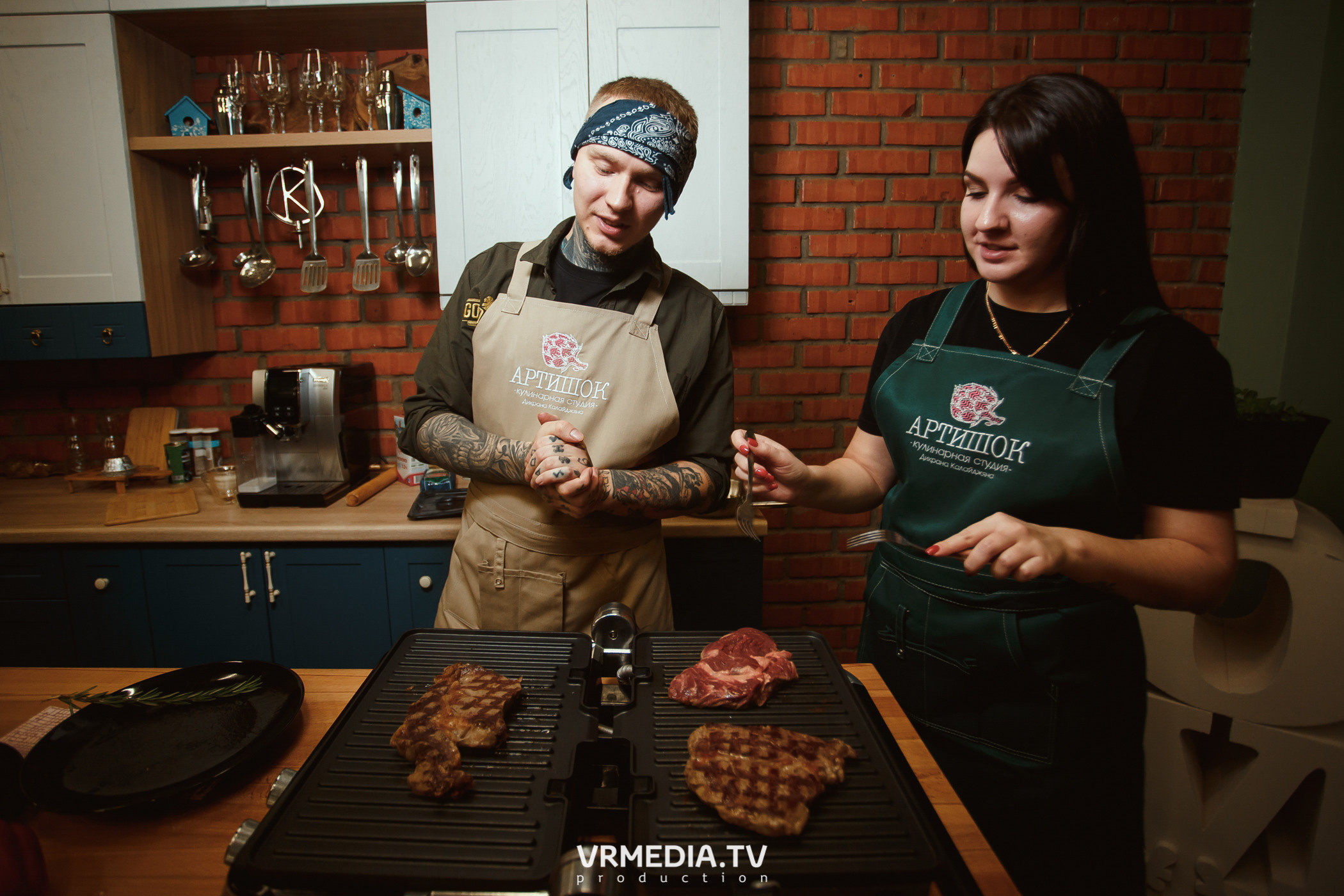 Кулинарная студия «Артишок». Битва столов: Барберы GoodMan — жарят мяс