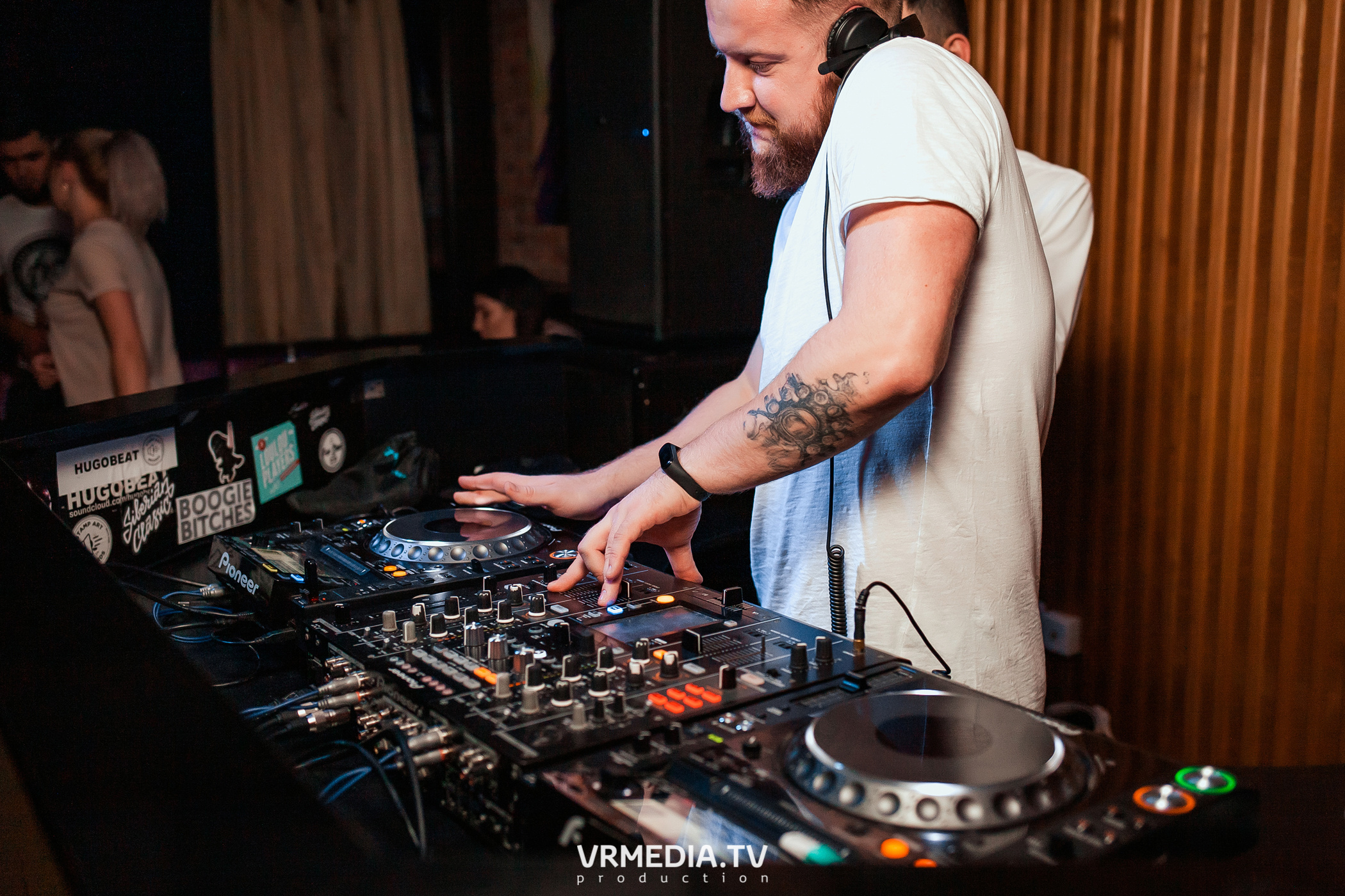 Стихийный HAPPY BIRTHDAY в караоке-баре «Четыре стихии»