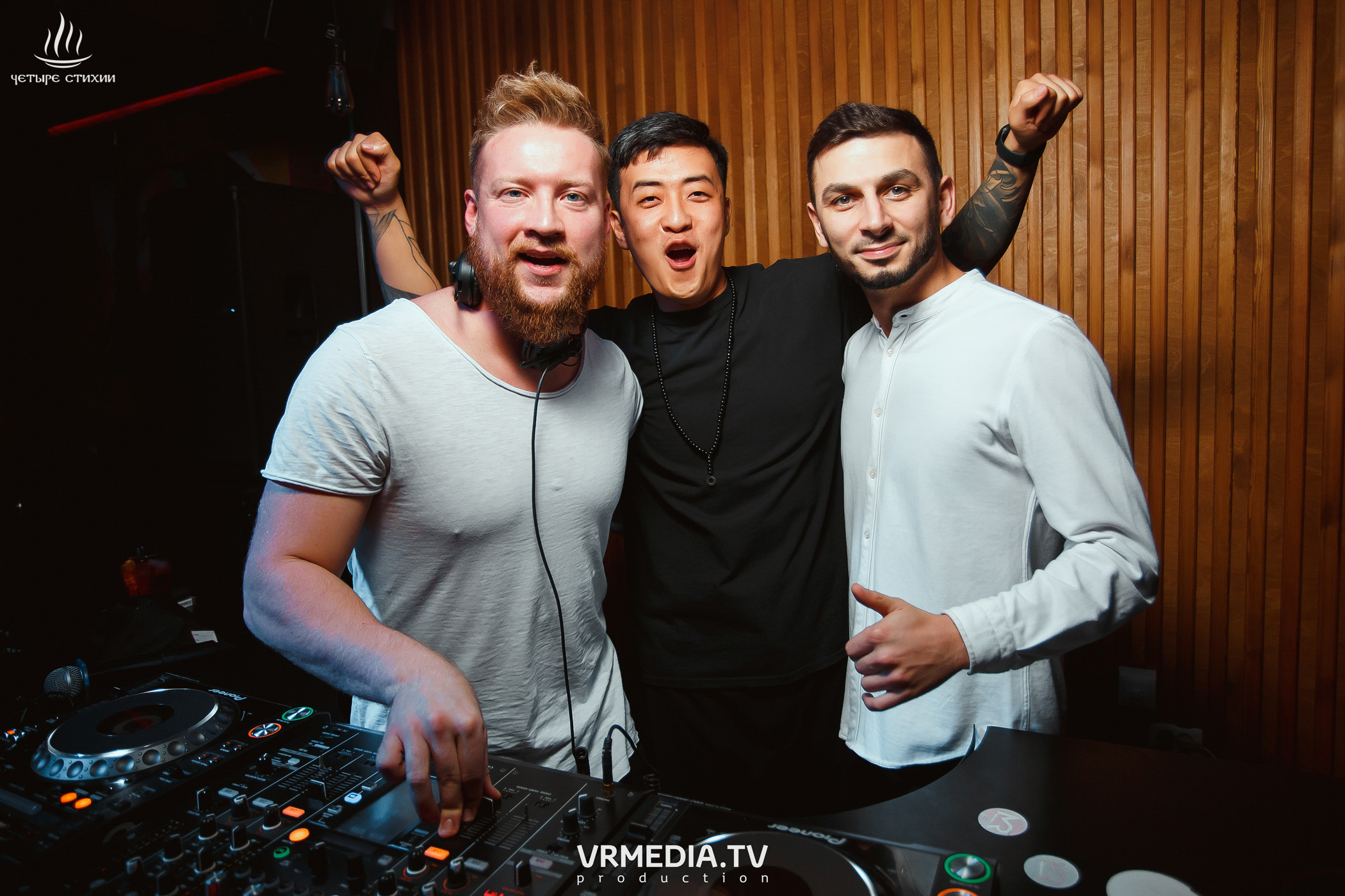 Стихийный HAPPY BIRTHDAY в караоке-баре «Четыре стихии»