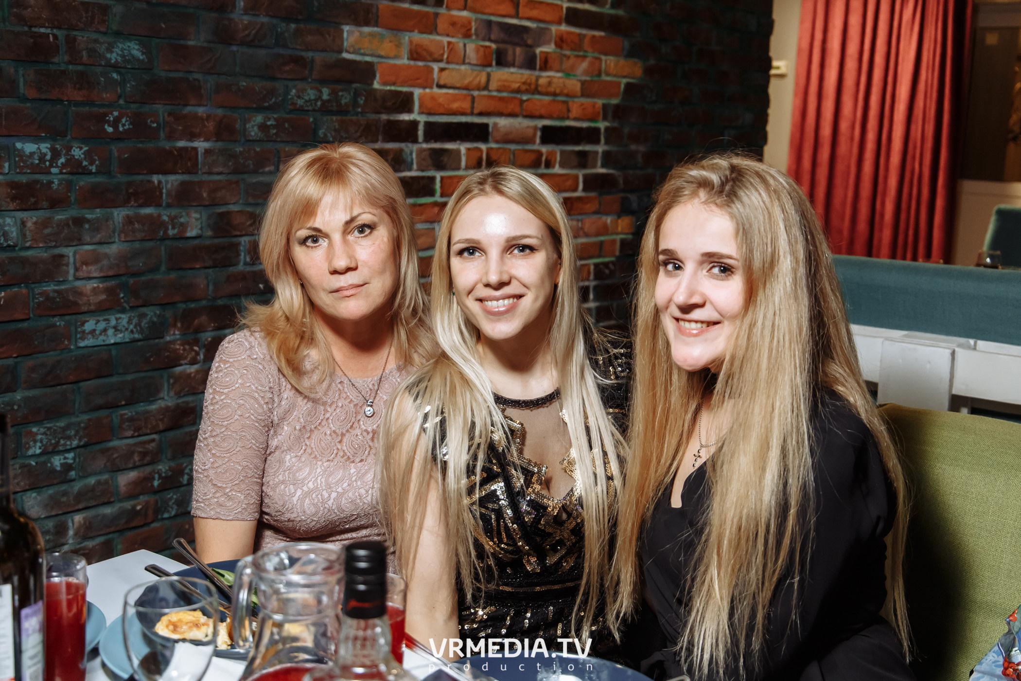 Новогодние корпоративы в караоке «Mimo Not»