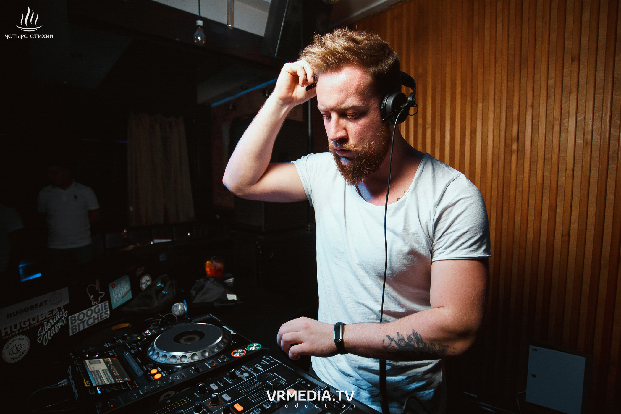 Стихийный HAPPY BIRTHDAY в караоке-баре «Четыре стихии»