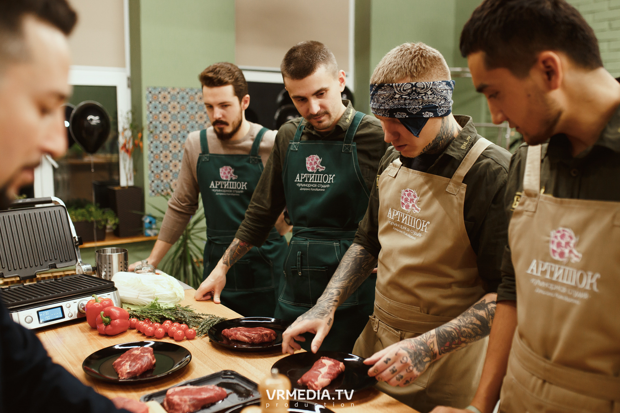 Кулинарная студия «Артишок». Битва столов: Барберы GoodMan — жарят мяс