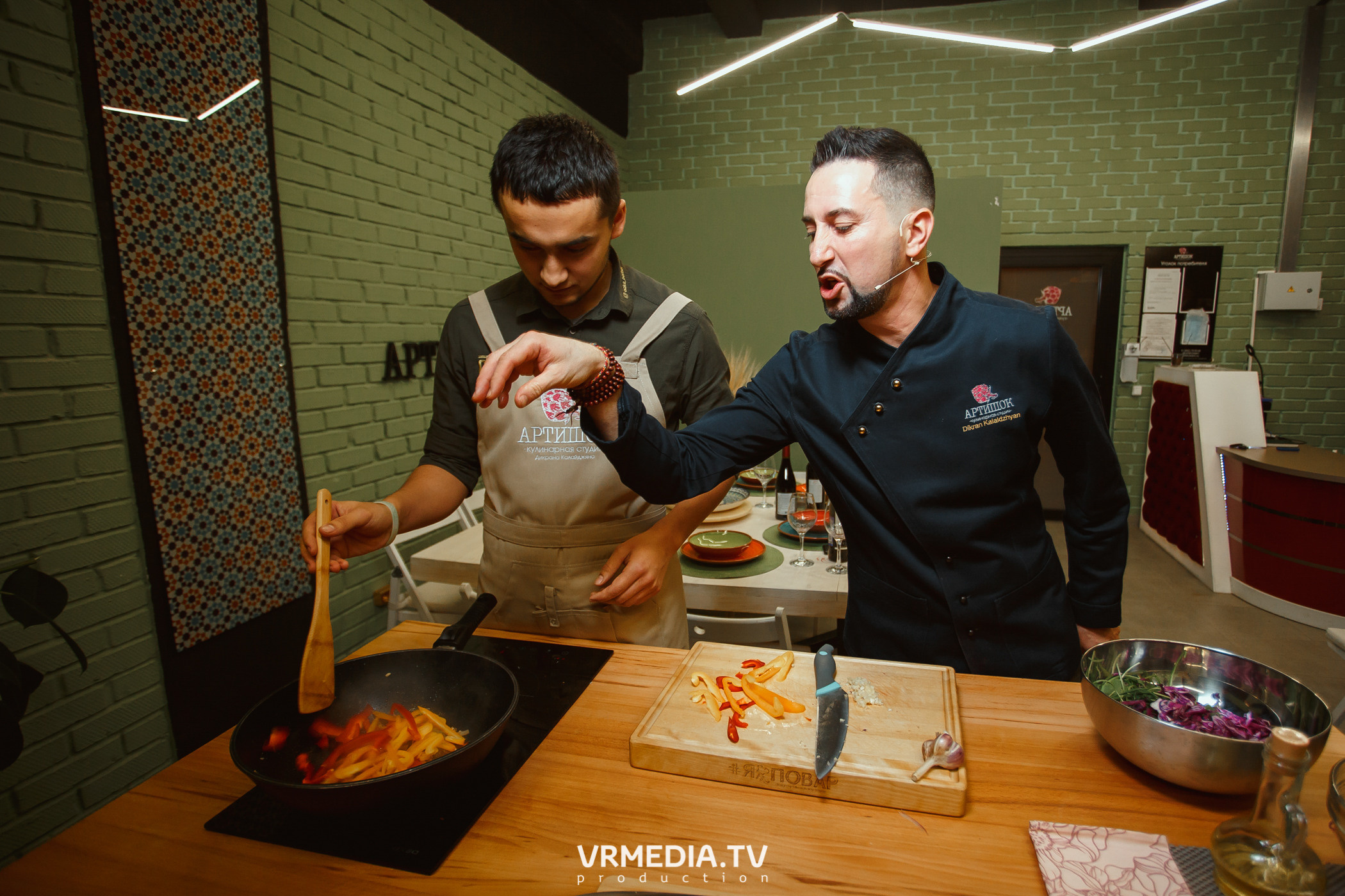 Кулинарная студия «Артишок». Битва столов: Барберы GoodMan — жарят мяс
