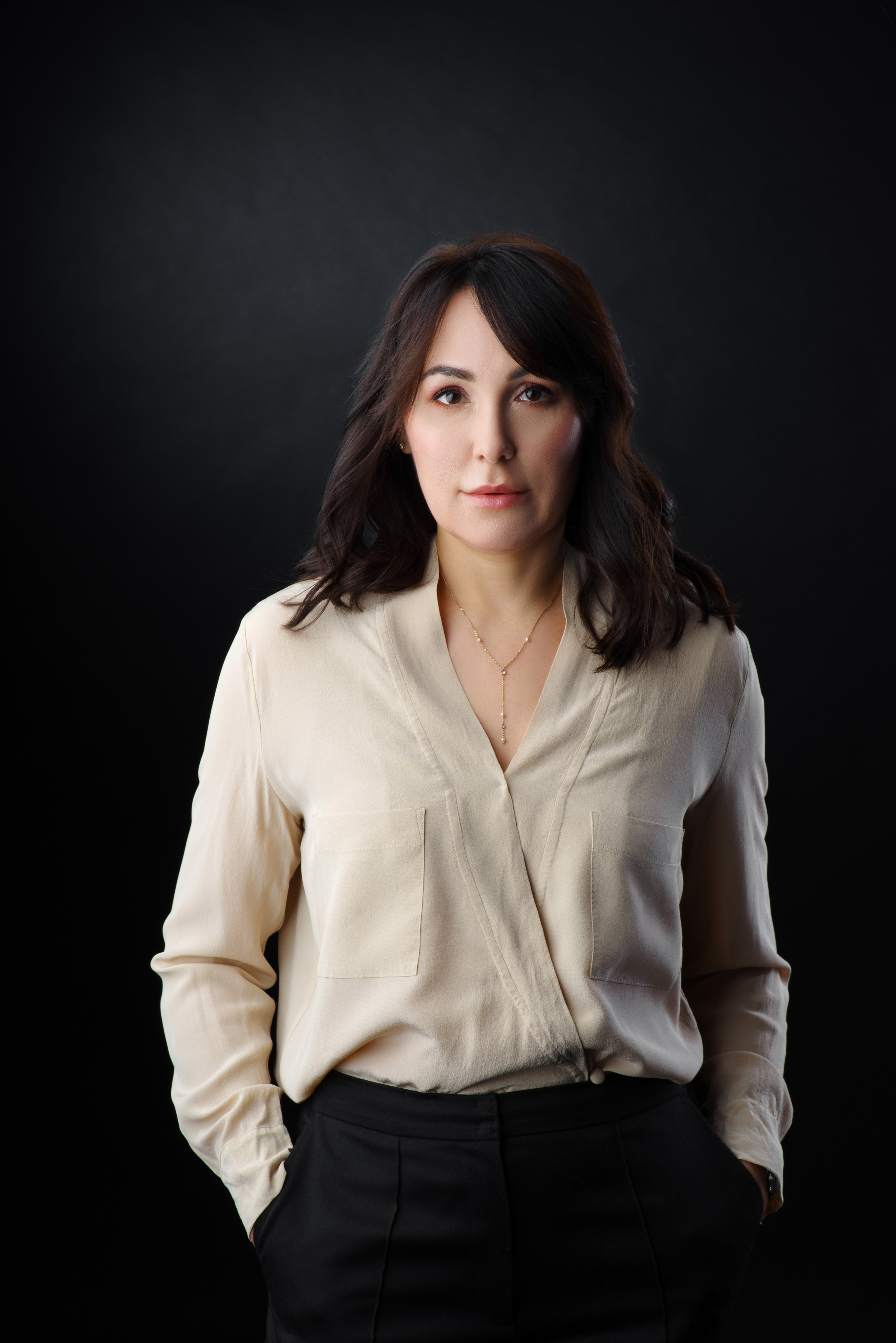 Деловая съёмка молодой женщины.