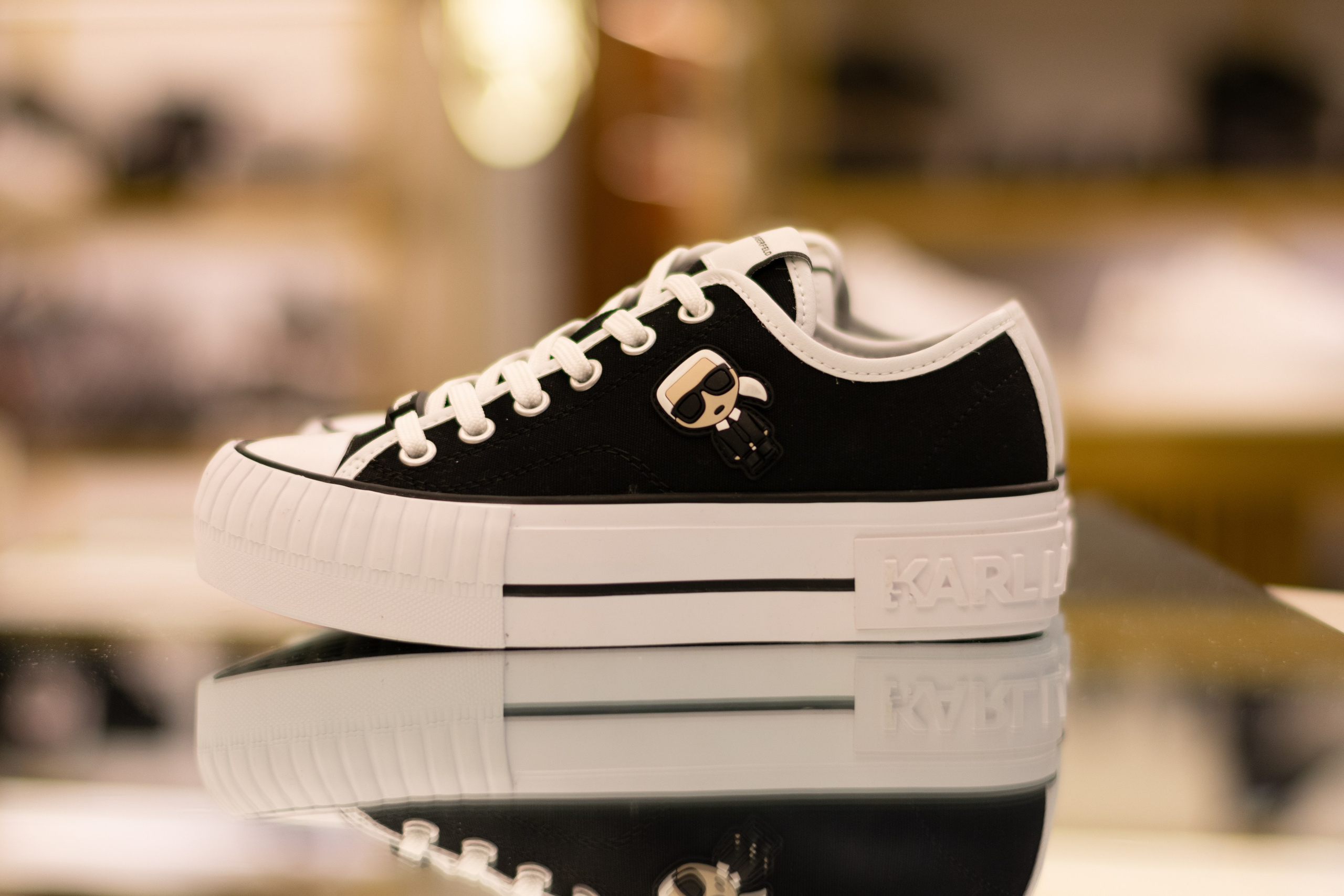 Для организаций. Предметная фотосессия для обувного магазина Capsula. Фотограф/видеограф Богдан Голованов