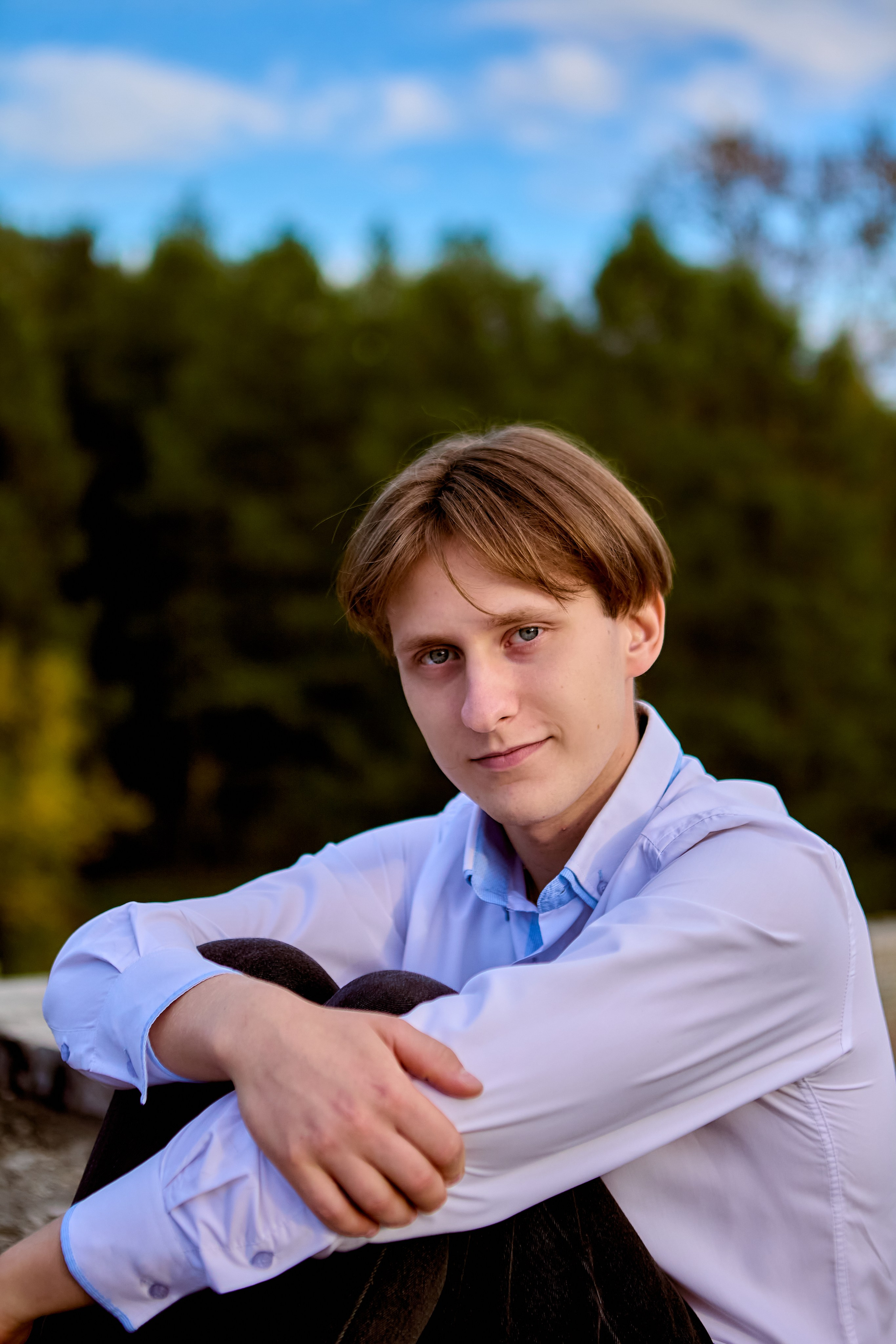 Мужской портрет в заброшенном здании