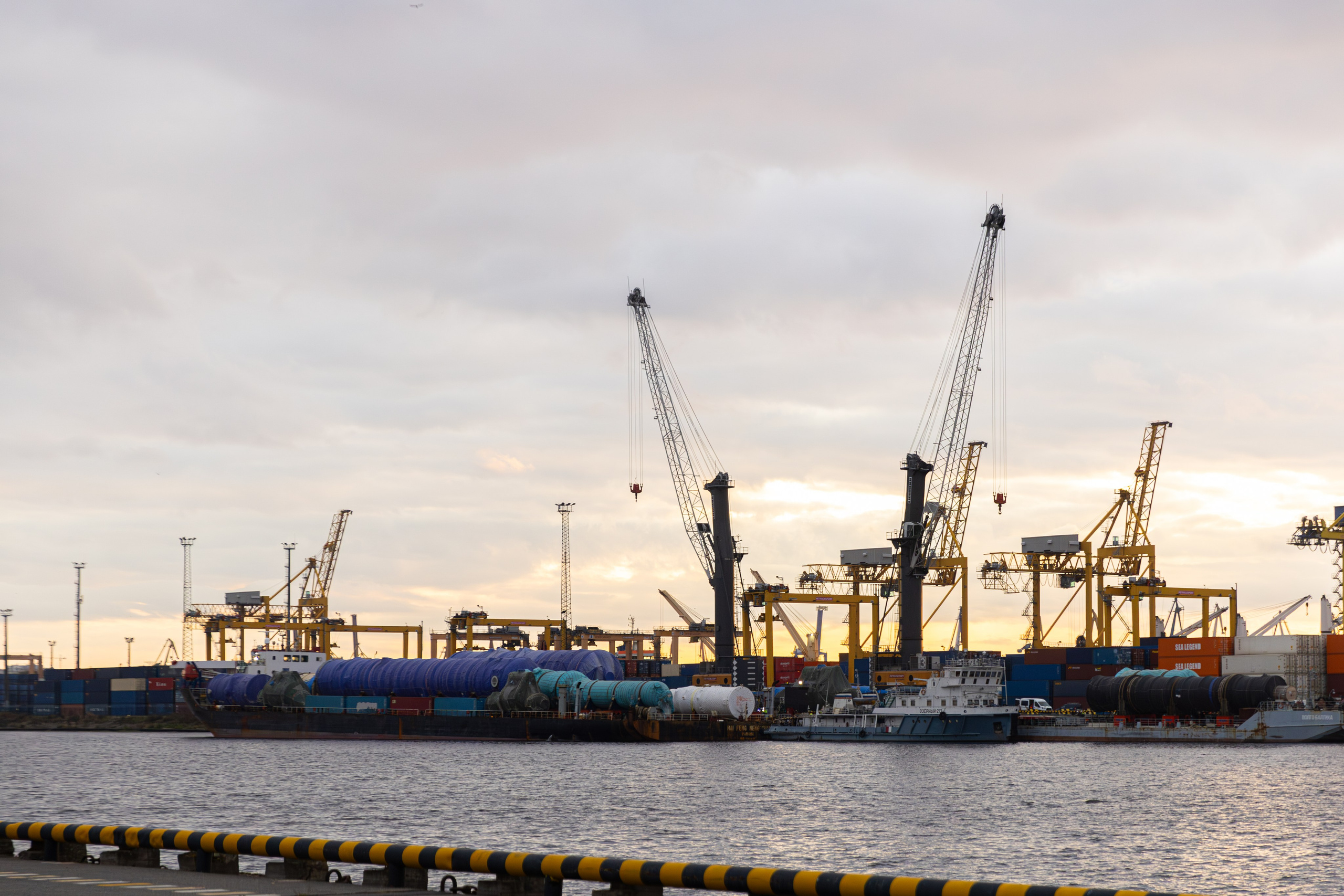 Разгрузка в порту. Снимаю съемки