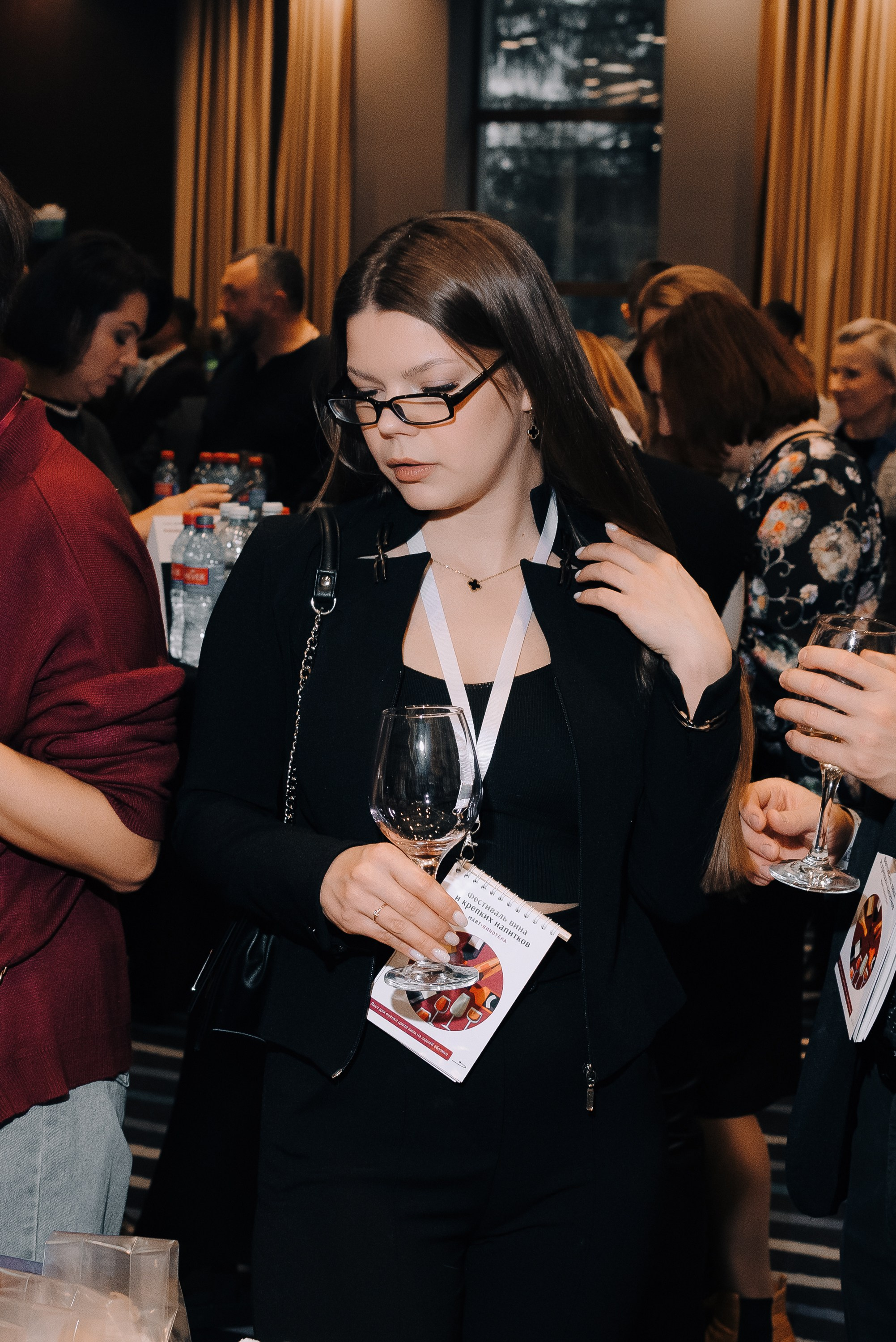 ФЕСТИВАЛЬ ВИНА И КРЕПКИХ НАПИТКОВ МАВТ-ВИНОТЕКА. Репортажный фотограф Зуев Роман г. Челябинск