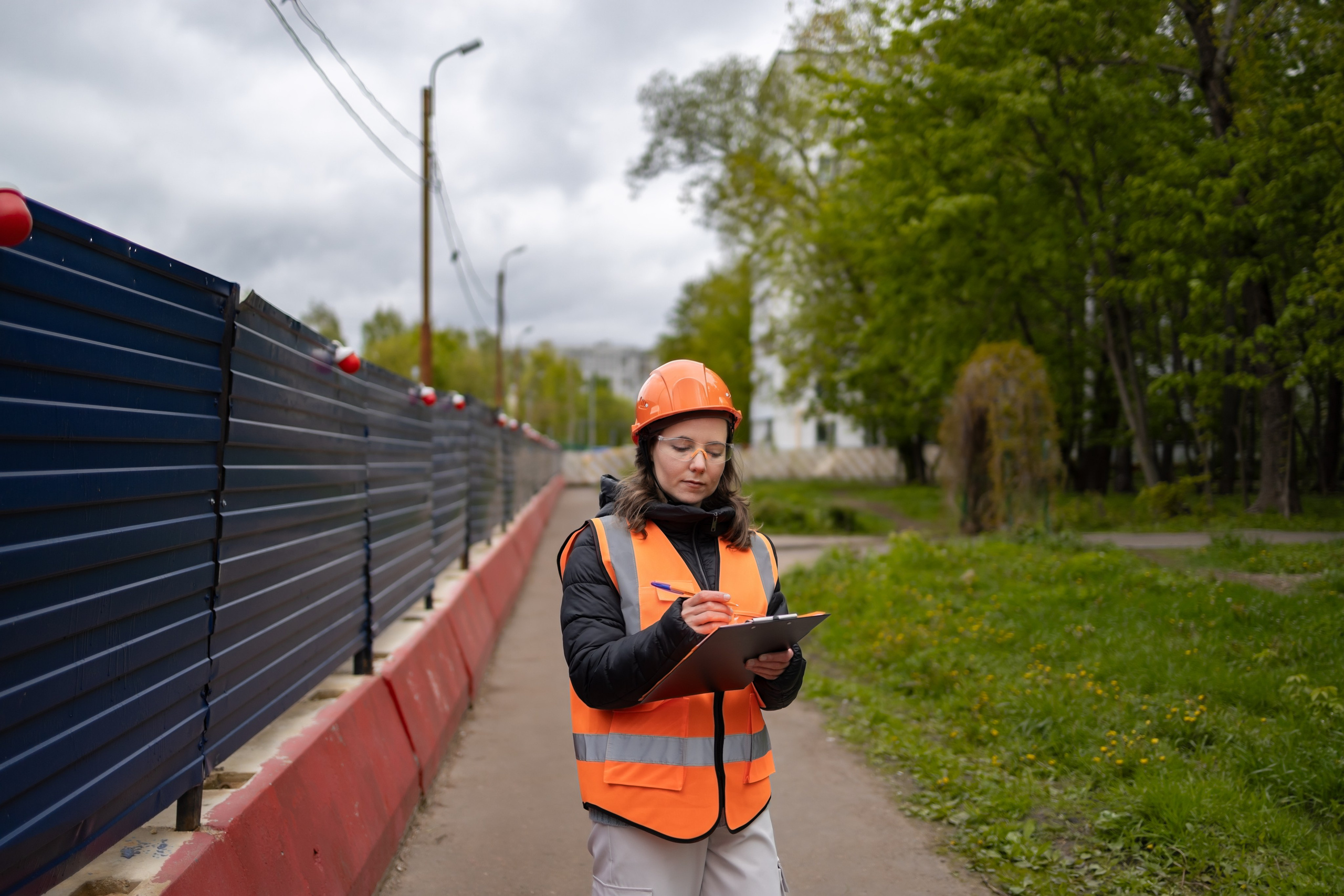 Фотосессия «Стройка» модель Ирина. Репортажный, семейный и студийный фотограф в Москве Демин Алексей