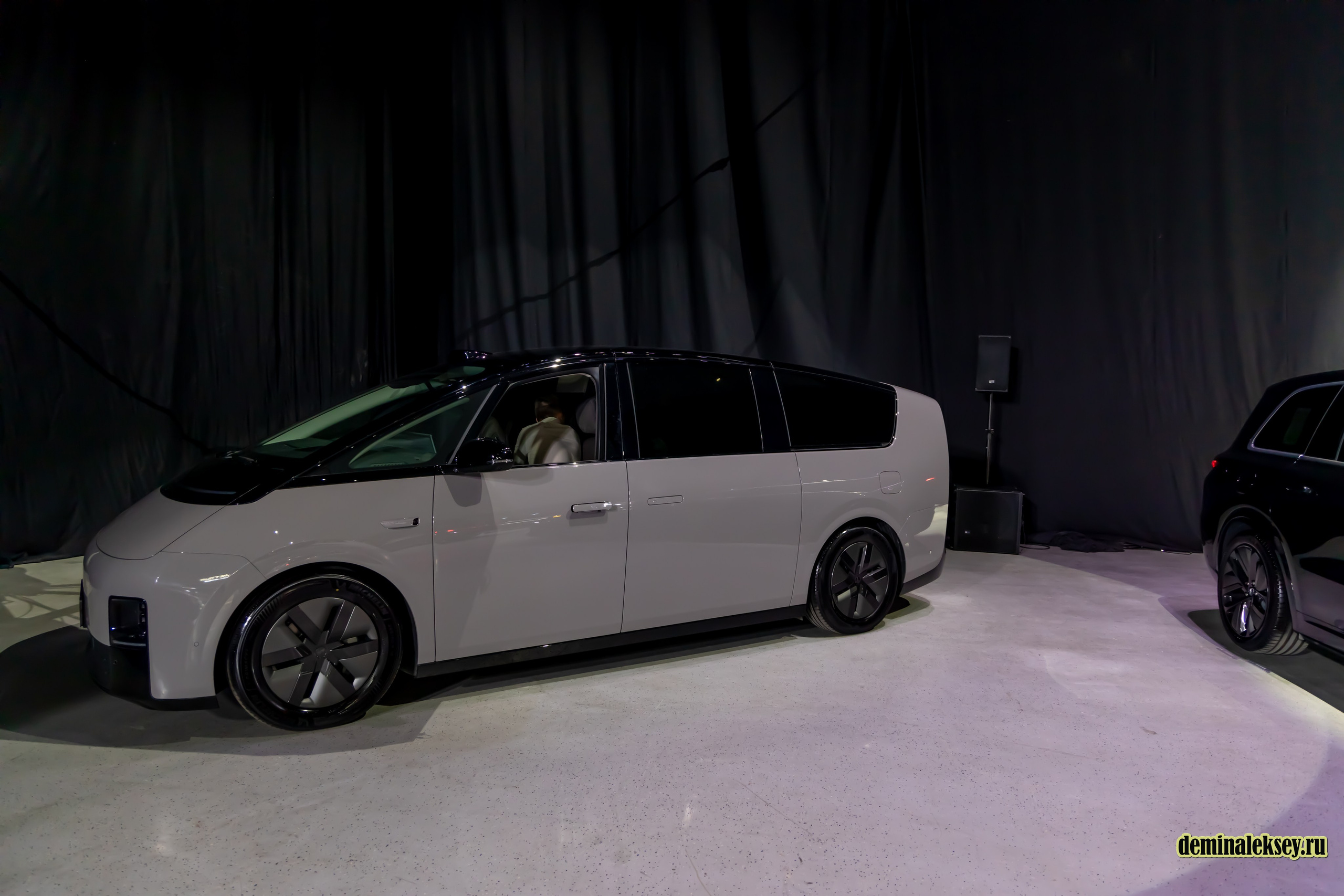 Chinese Motor Show 2024. Репортажный, семейный и студийный фотограф в Москве Демин Алексей