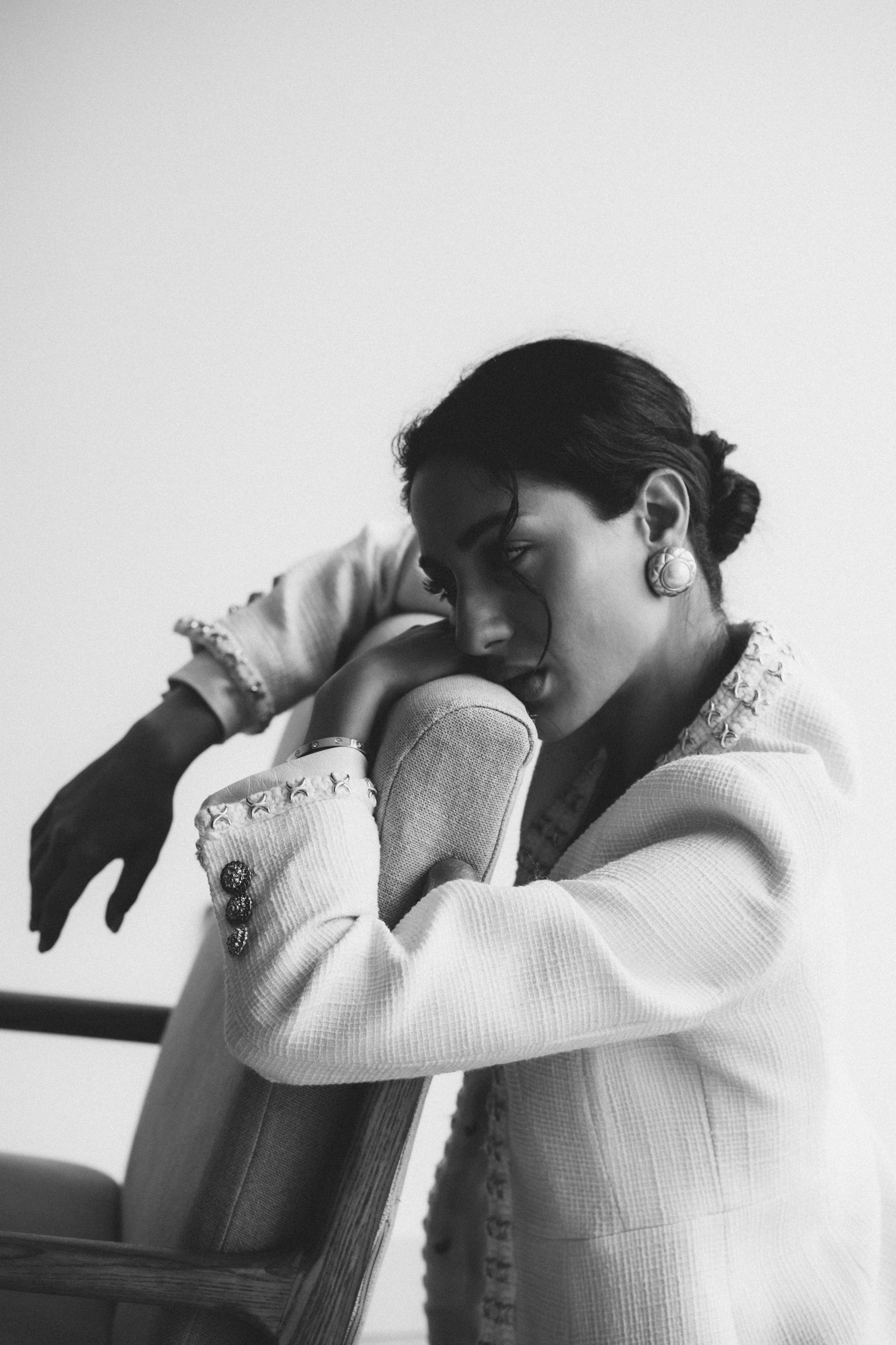 I am Diana, a portrait photographer. I take pictures around the world