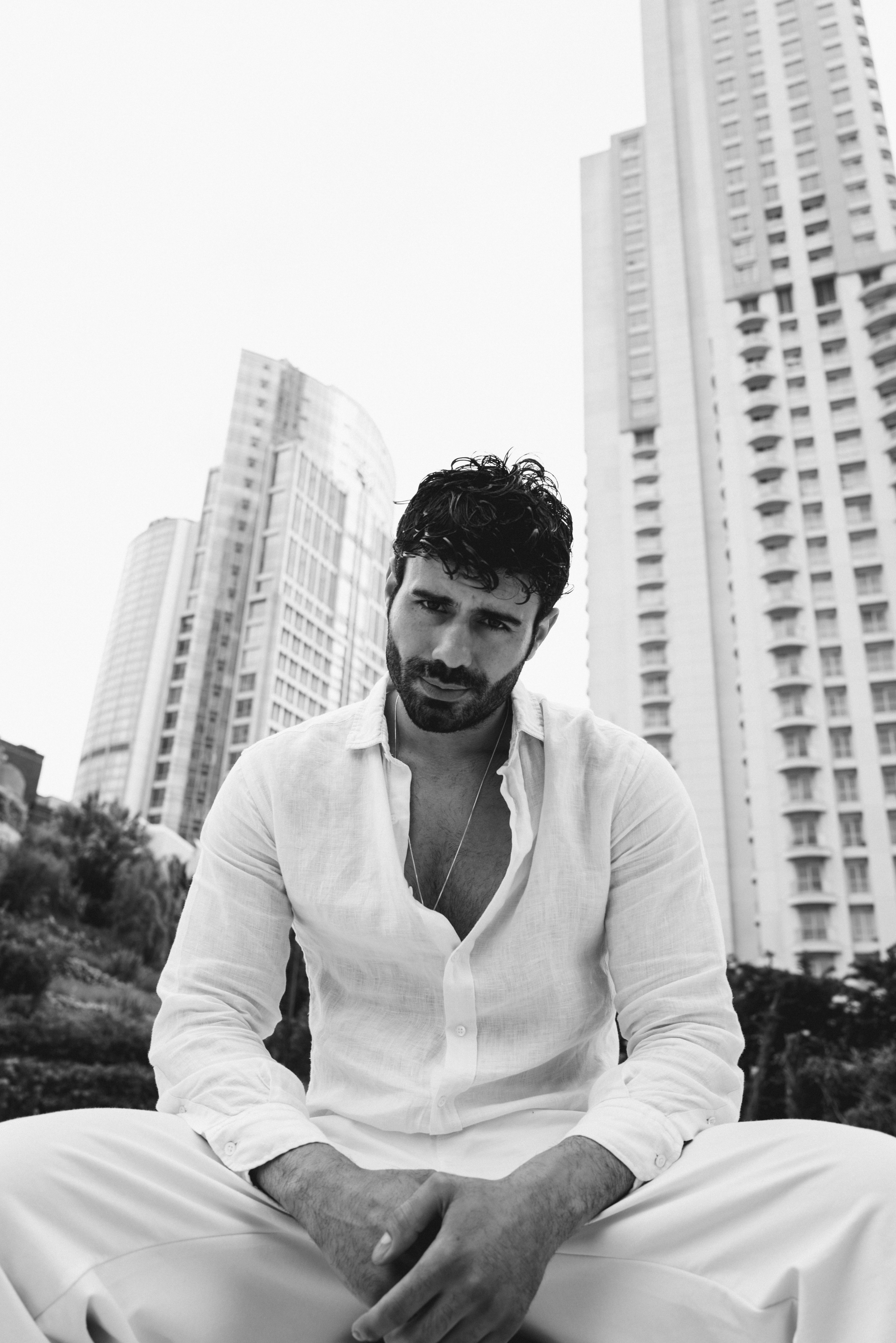 Эмре. I am Diana, a portrait photographer. I take pictures around the world