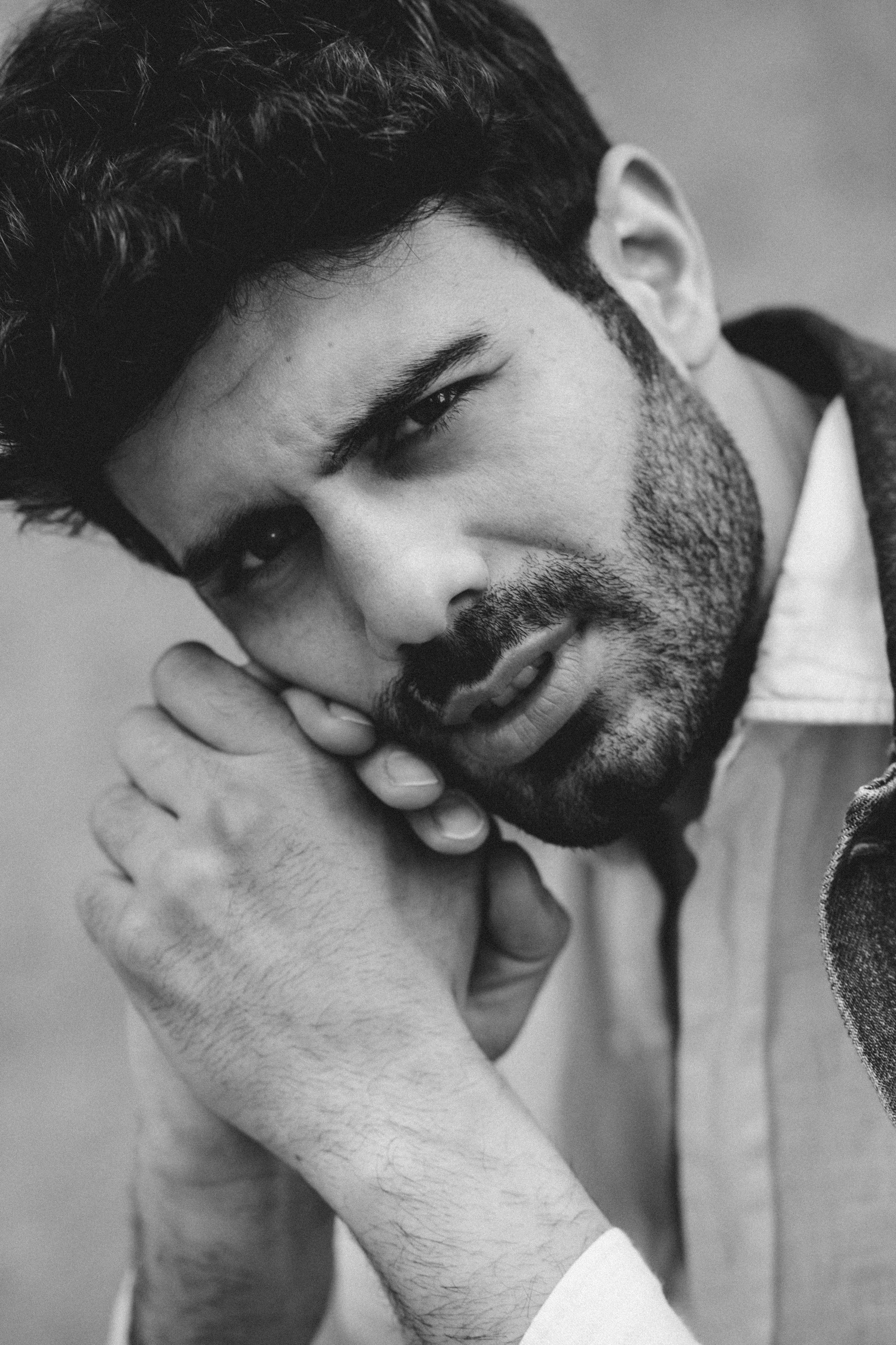 Эмре. I am Diana, a portrait photographer. I take pictures around the world