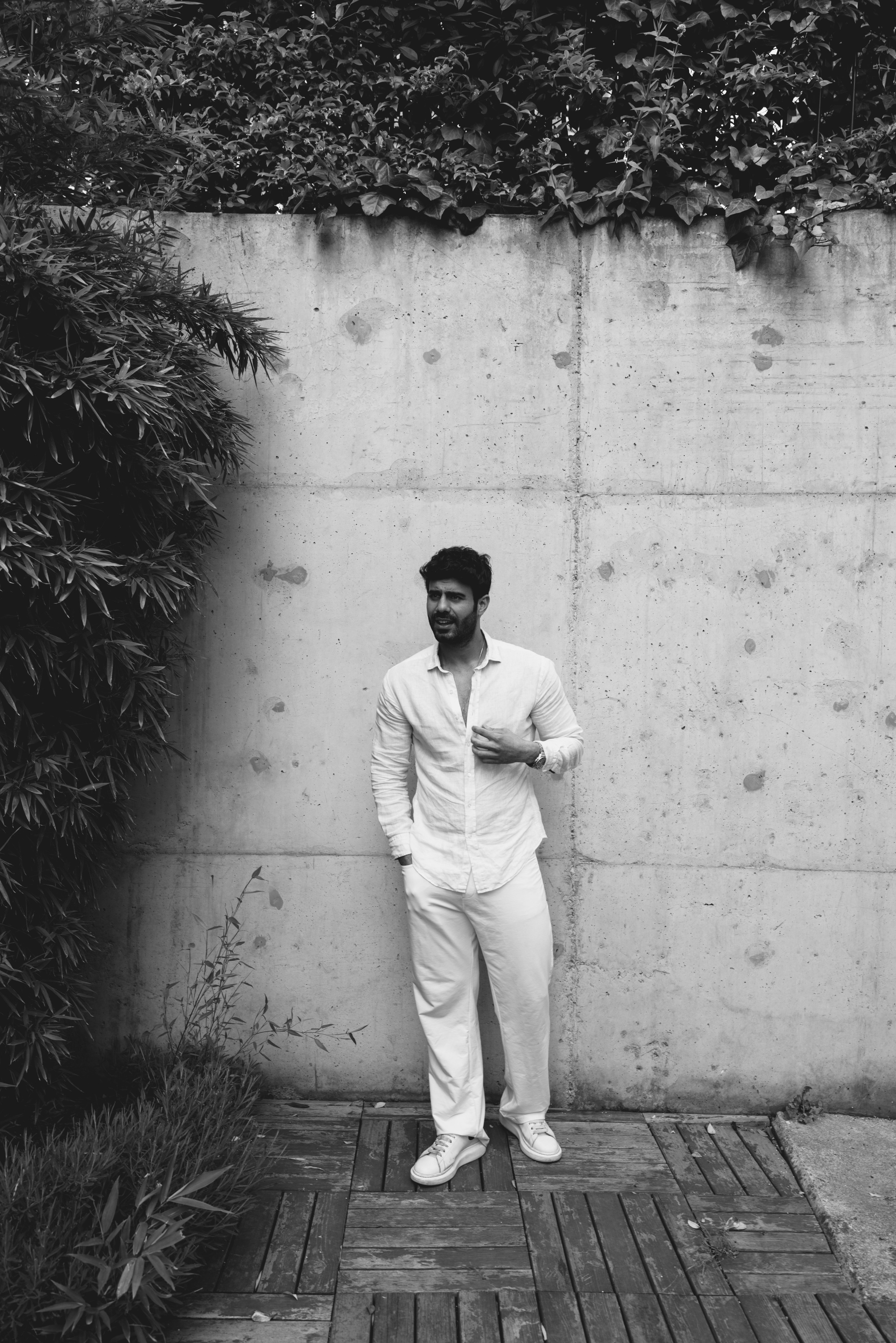 Эмре. I am Diana, a portrait photographer. I take pictures around the world