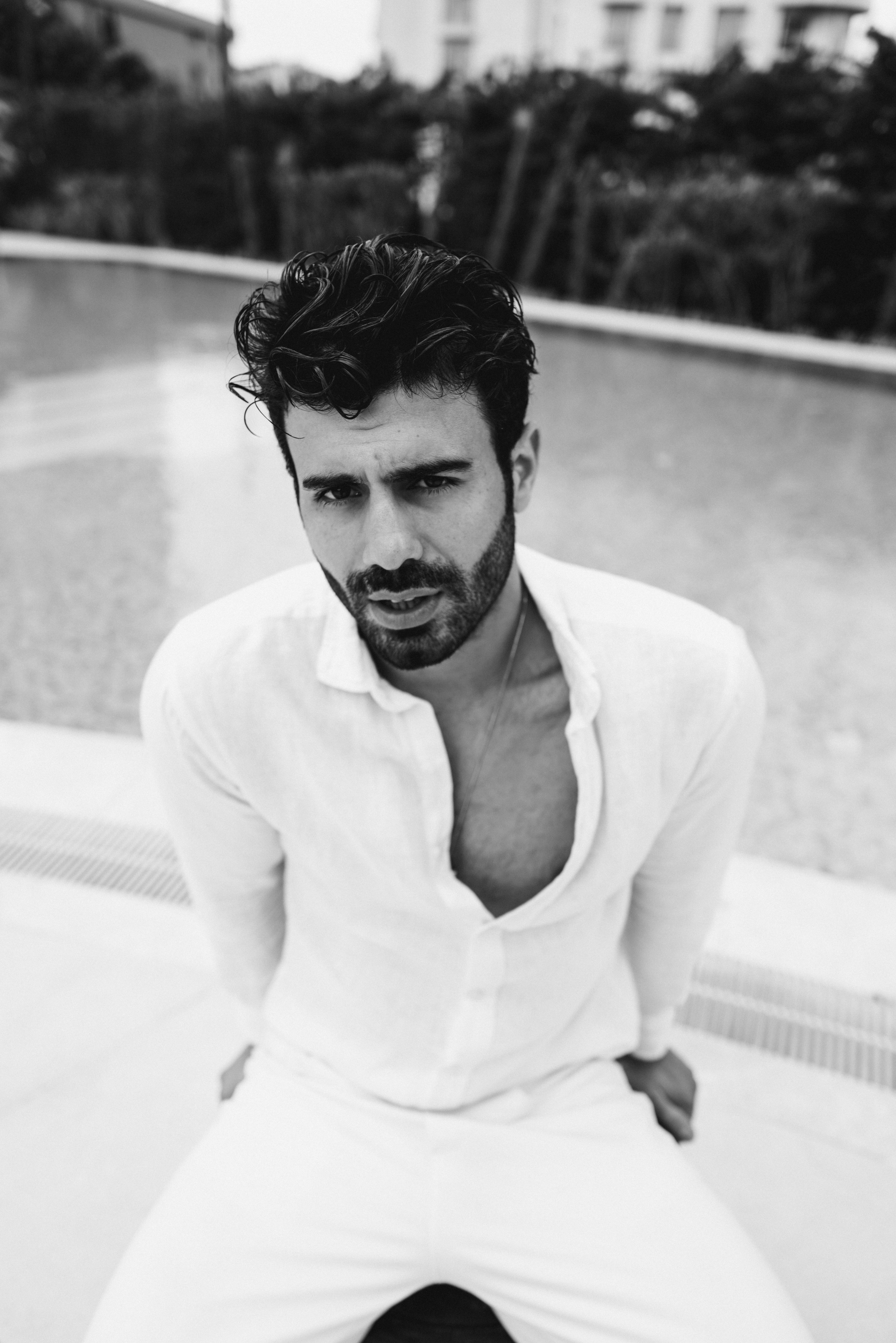 Эмре. I am Diana, a portrait photographer. I take pictures around the world