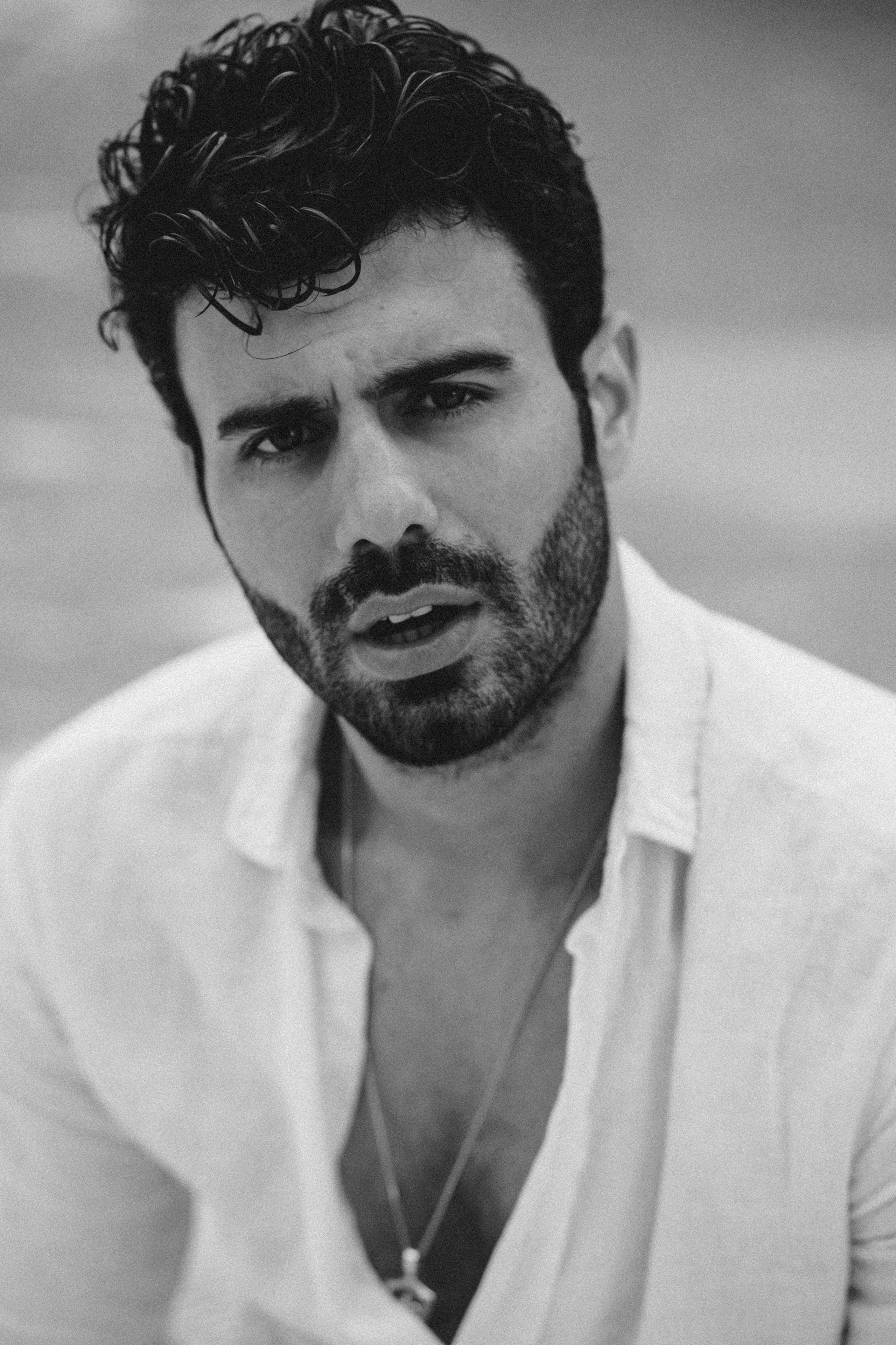 Эмре. I am Diana, a portrait photographer. I take pictures around the world