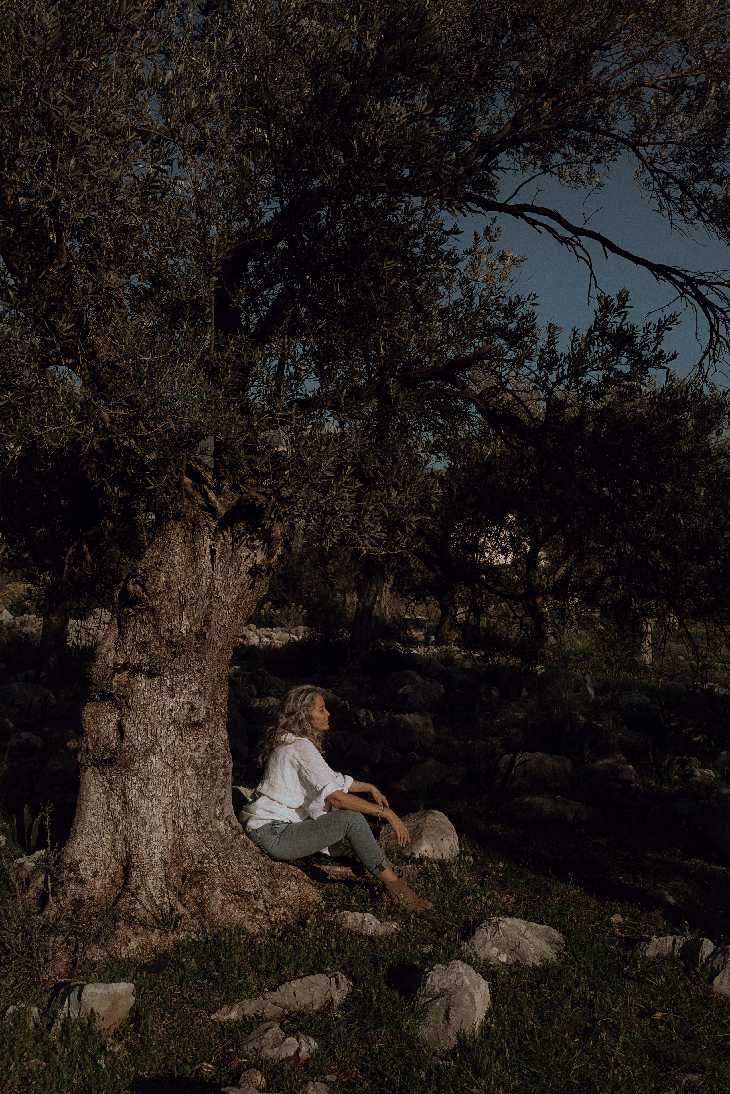 I am Diana, a portrait photographer. I take pictures around the world